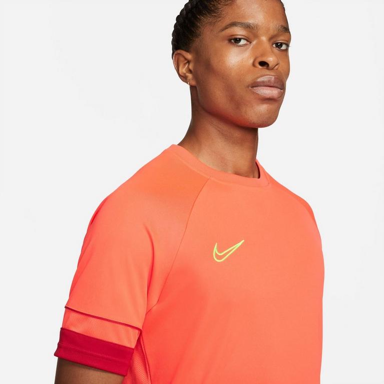 ROUGE ÉCLATANT - Nike - Two Cans Short Sleeve Shirt - 3