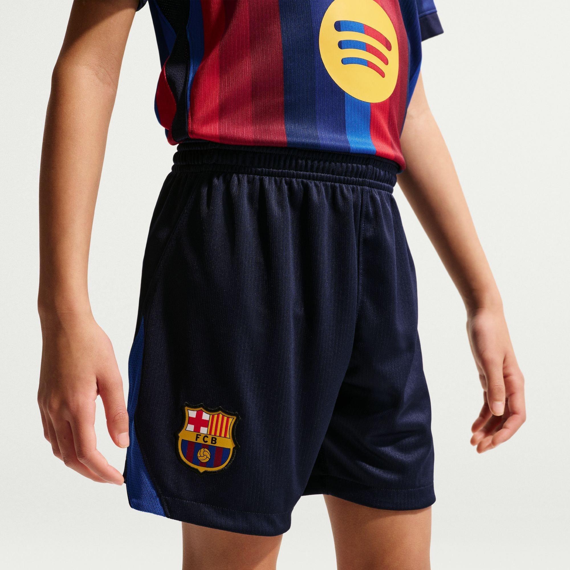 детски домакински футболни панталонки FC Barcelona