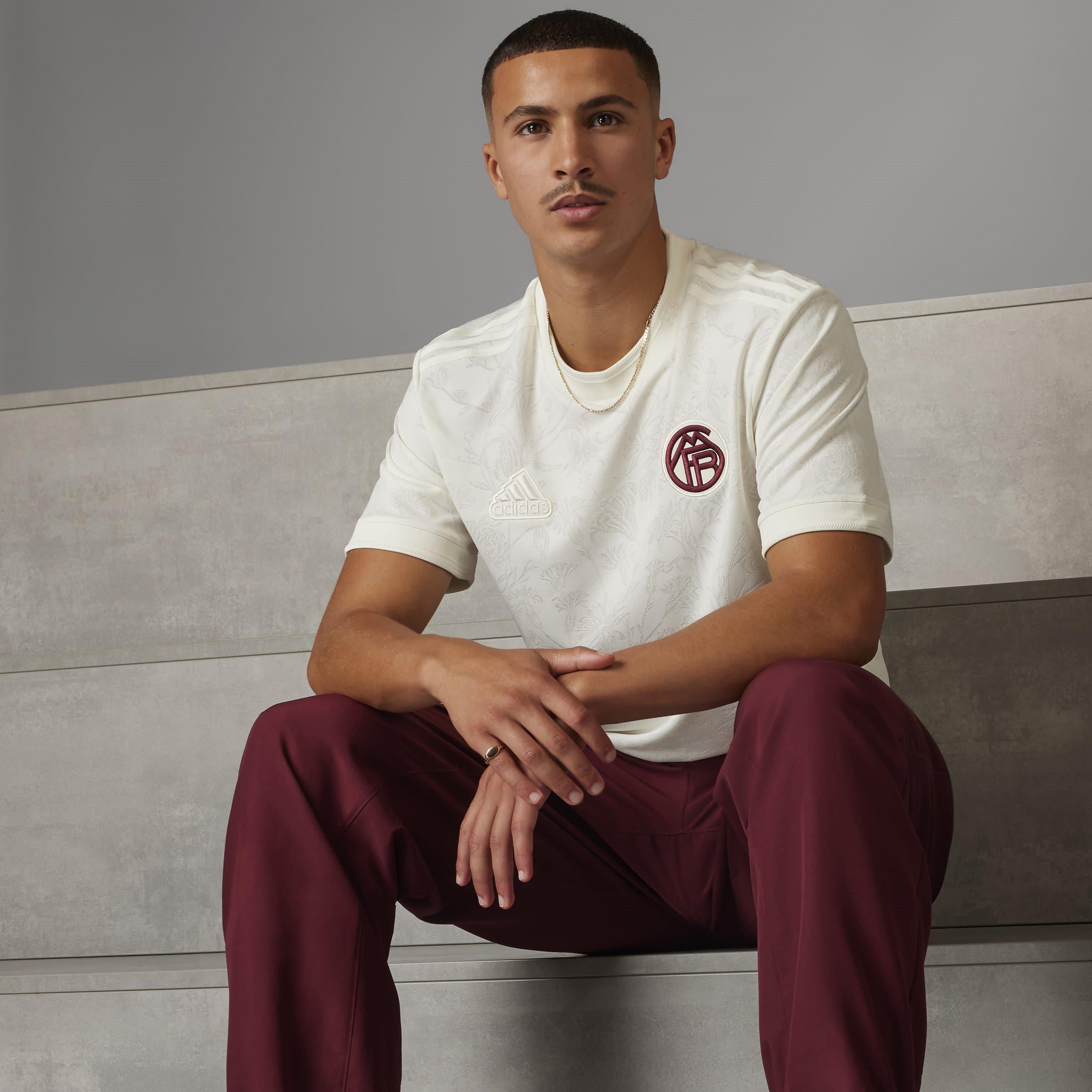 Weiß - adidas - FC Bayern Lifestyler Football Shirt 2023 2024 Adults - 12