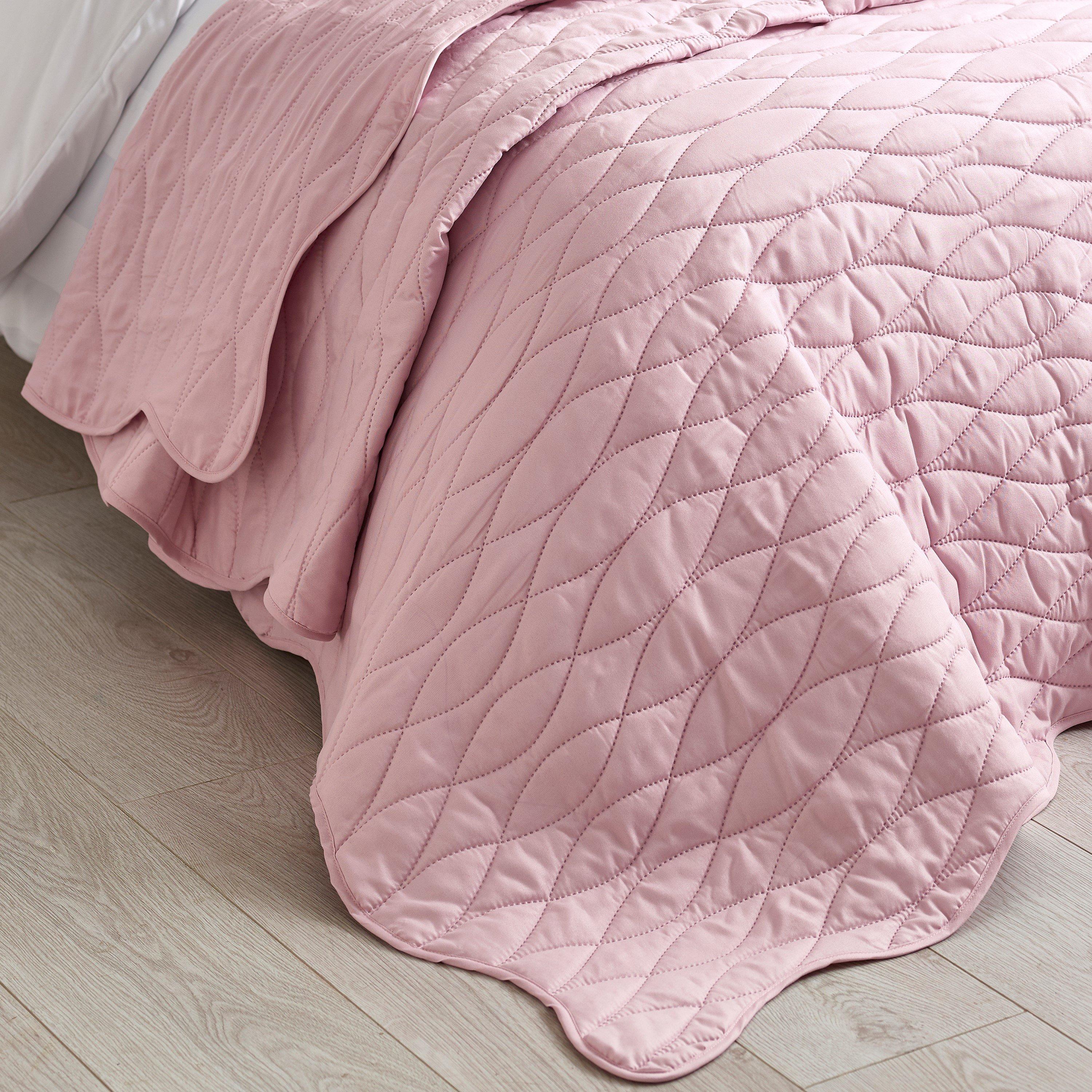 Pink - Catherine Lansfield - Scallop Waves Quilted Bedspread - 1