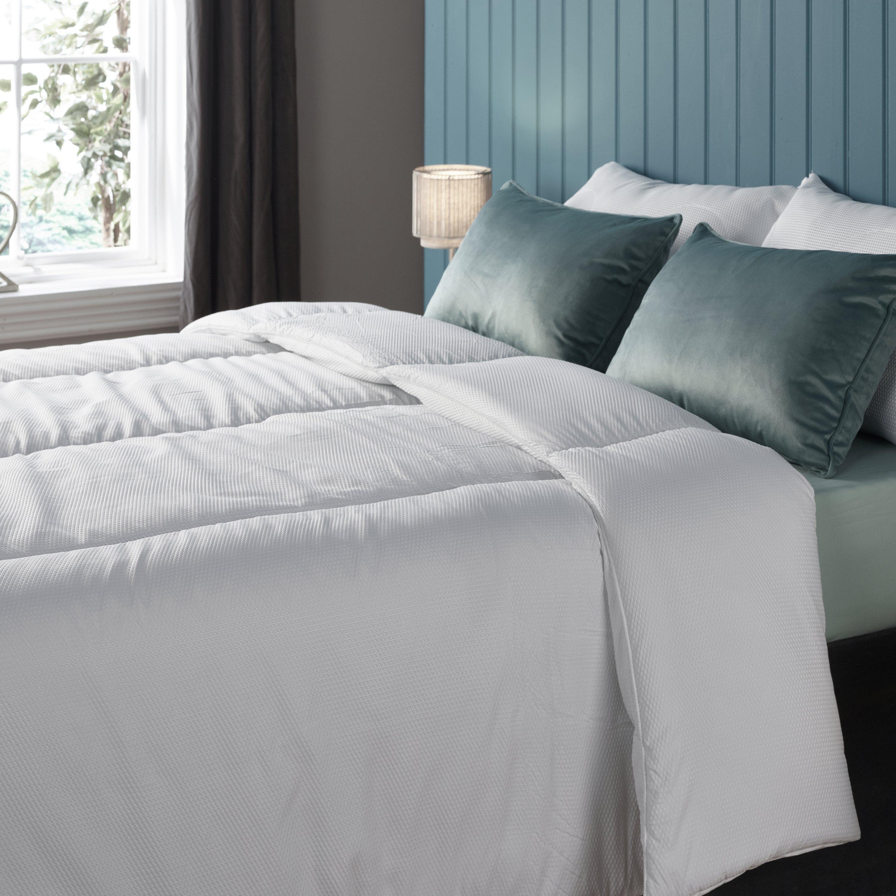 White - Downland - Luxury Waffle 15 tog Duvet - 2