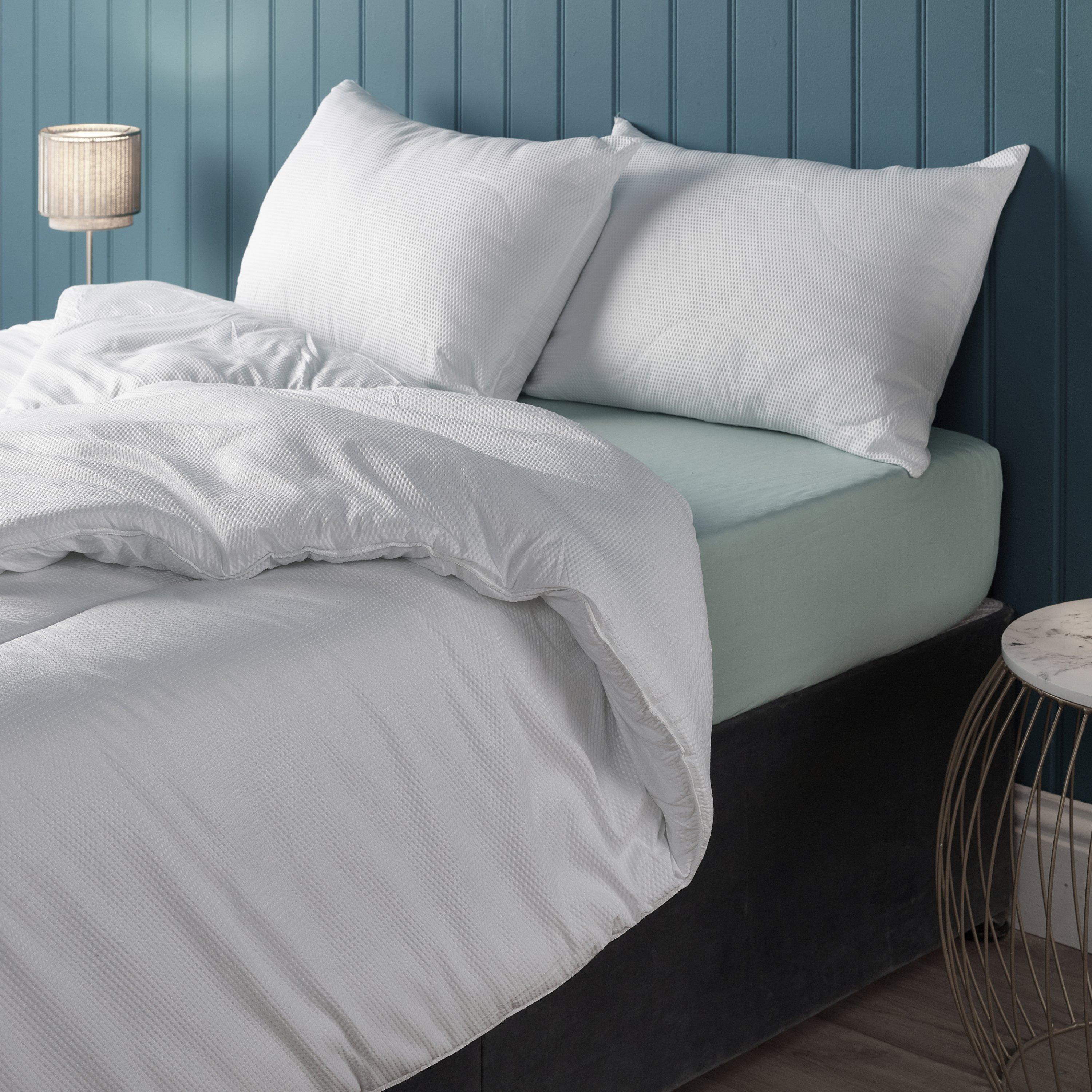 White - Downland - Luxury Waffle 15 tog Duvet - 4