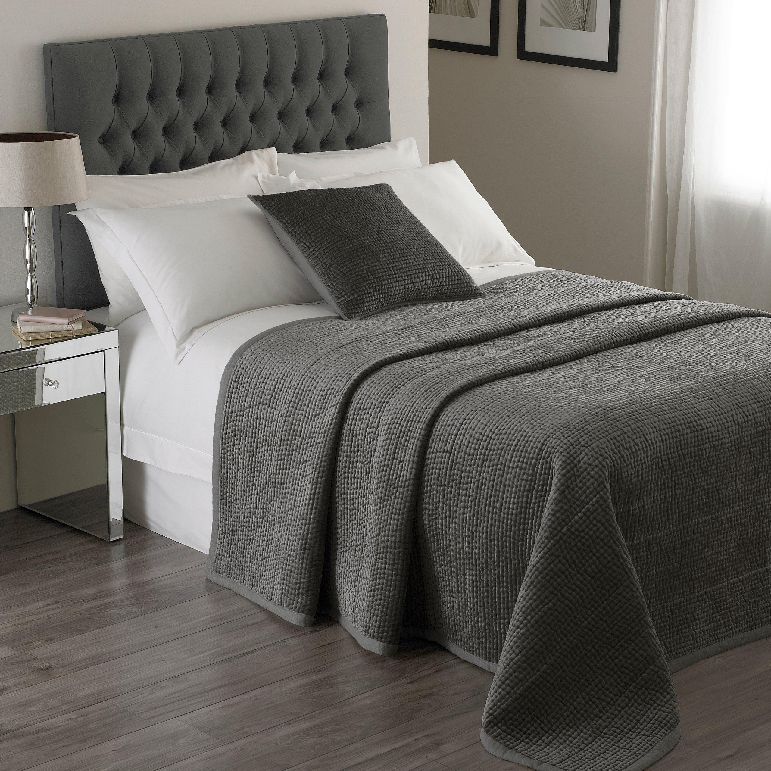 Paoletti  Brooklands Bedspread - Graphite - 240x250cm