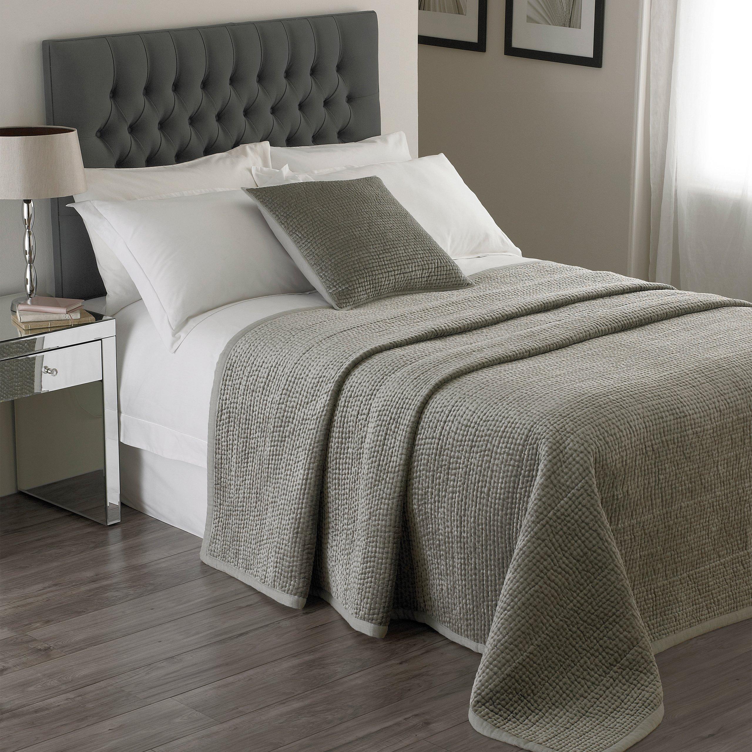 Paoletti  Brooklands Bedspread - Silver - 265x265cm
