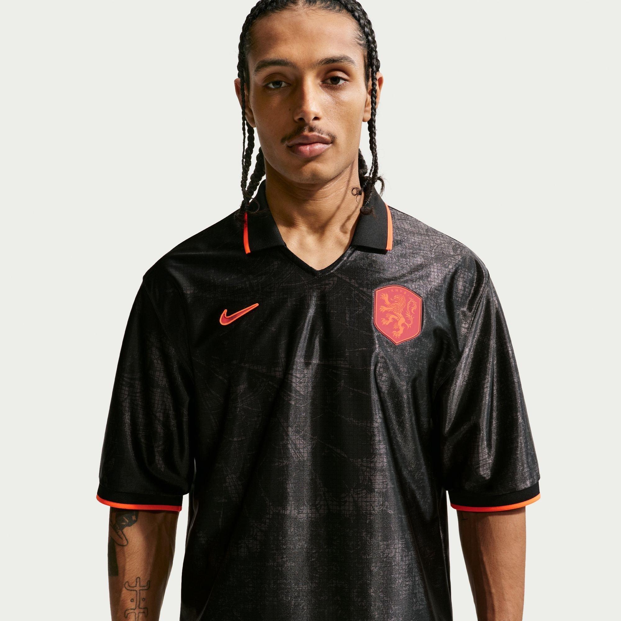 Nike Men's Netherlands Short Sleeve T-Shirt - Black/Red - L