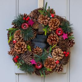 YouGarden 30cm Woodland Natural Wreath with Red Stars
