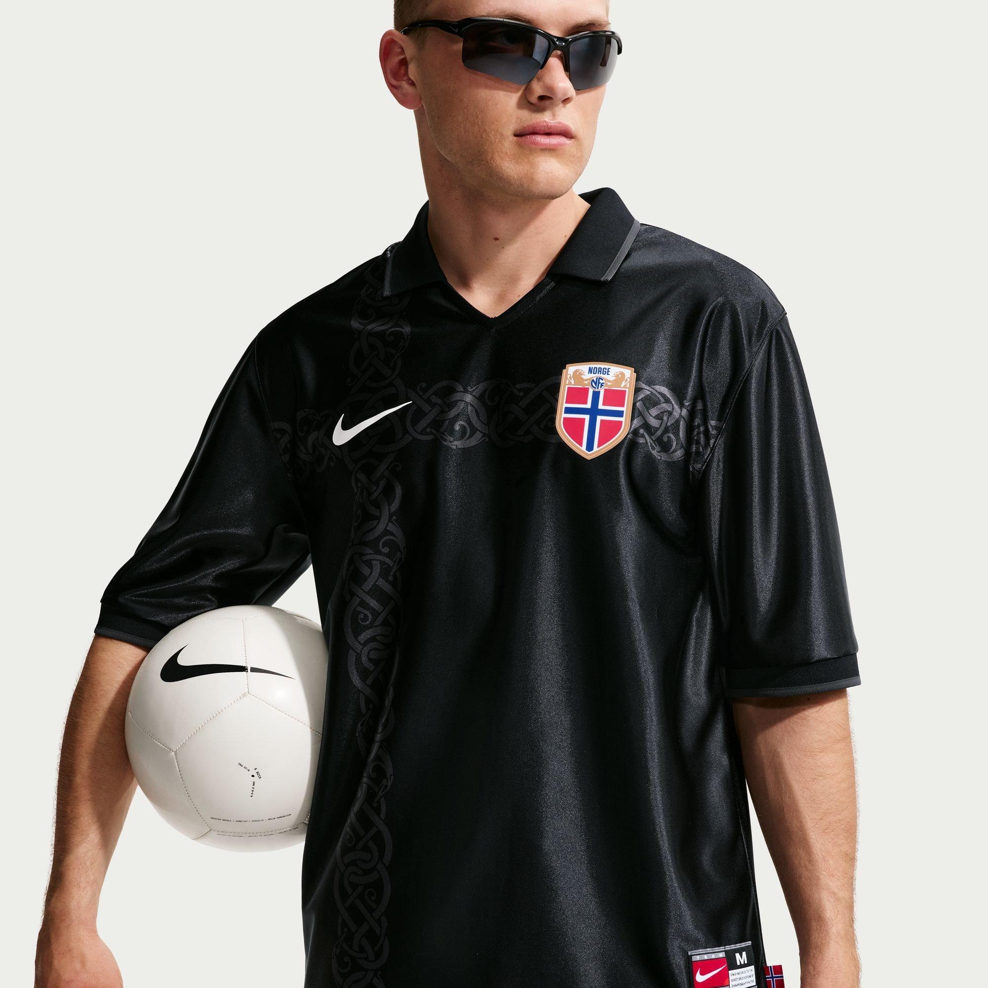 Nike Men's Norway Fifa World Cup Short Sleeve T-Shirt - Black/White - M