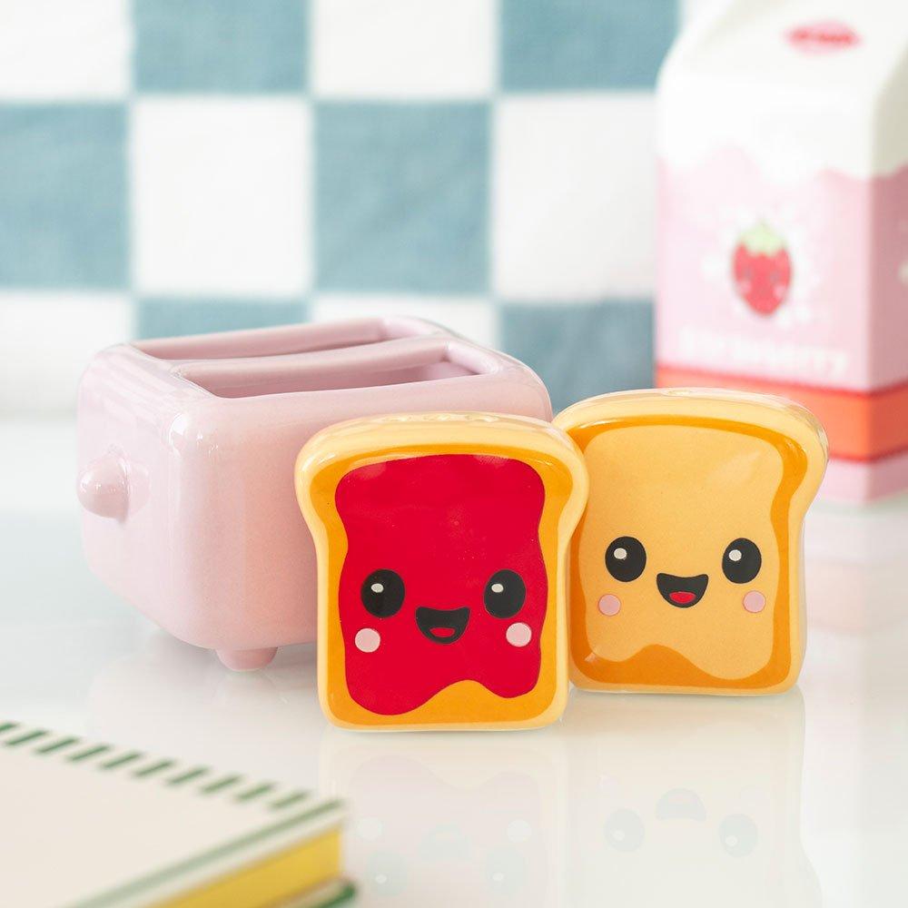 Brown - Something Different - Kawaii Toast Salt and Pepper Shakers - 1
