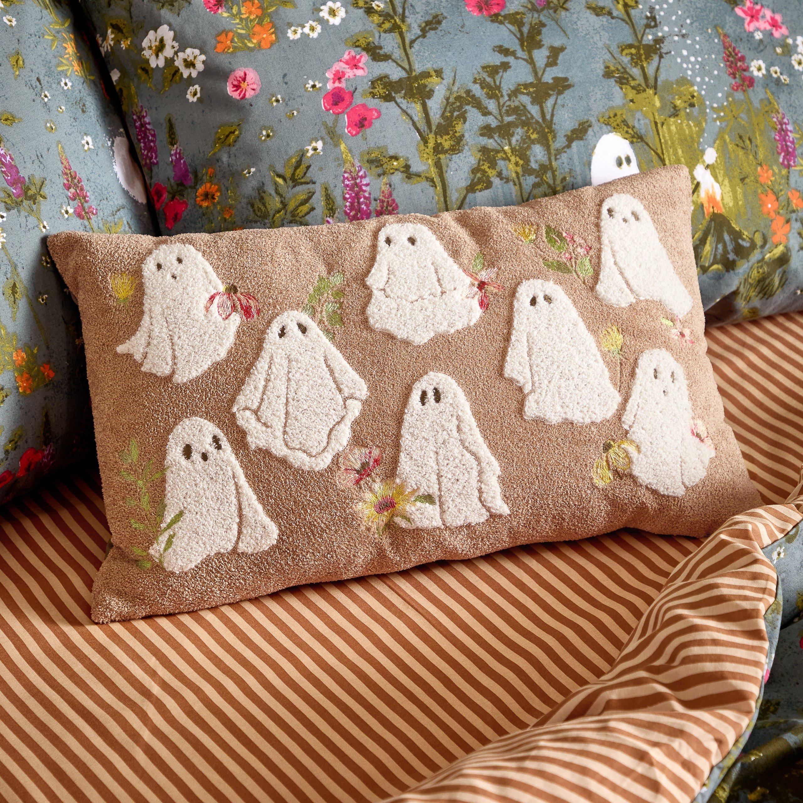 Natural - Furn - Bootanical Ghost Boucle Cushion - 1
