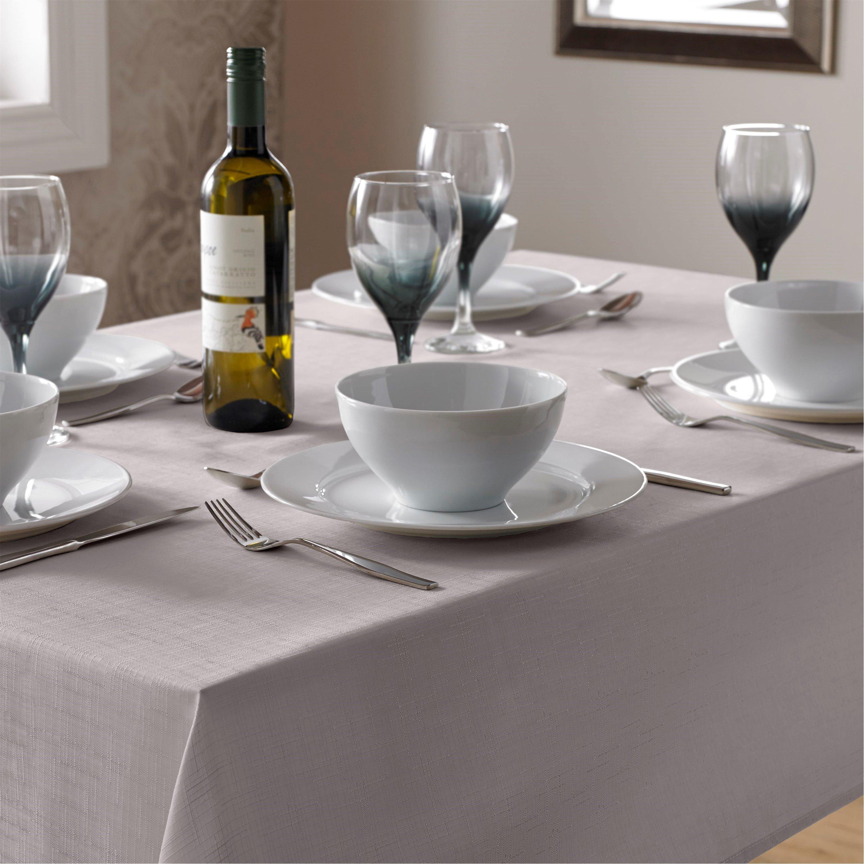Durable Easy-Care Fade-Resistant Linen-Look Tablec
