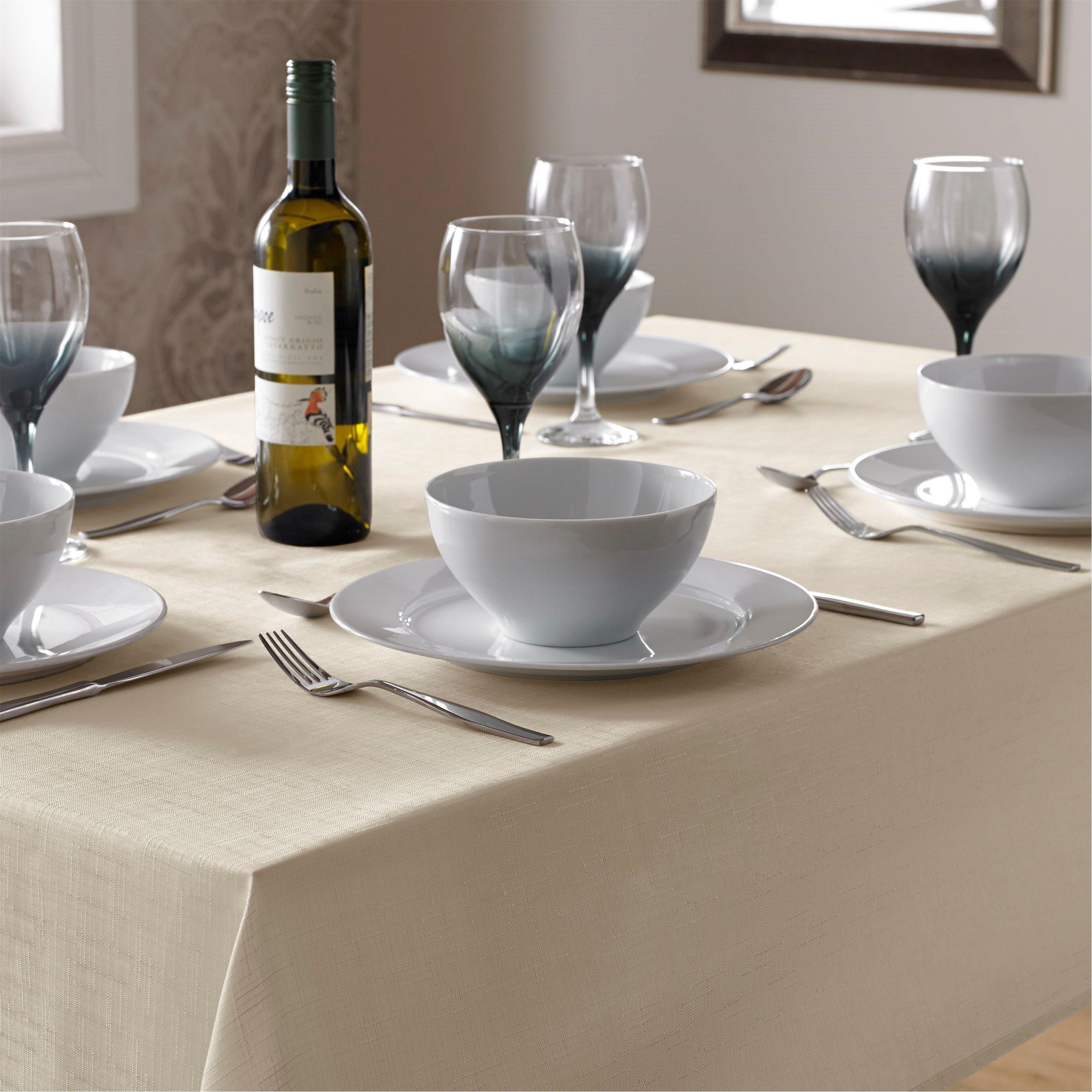 Durable Easy-Care Fade-Resistant Linen-Look Tablec
