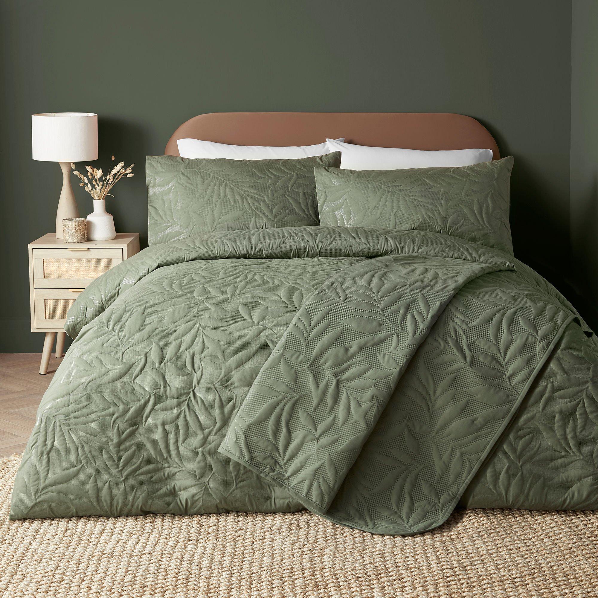 Dark Green - Serene Home - Luana Embossed Floral Bedspread in Green - 2
