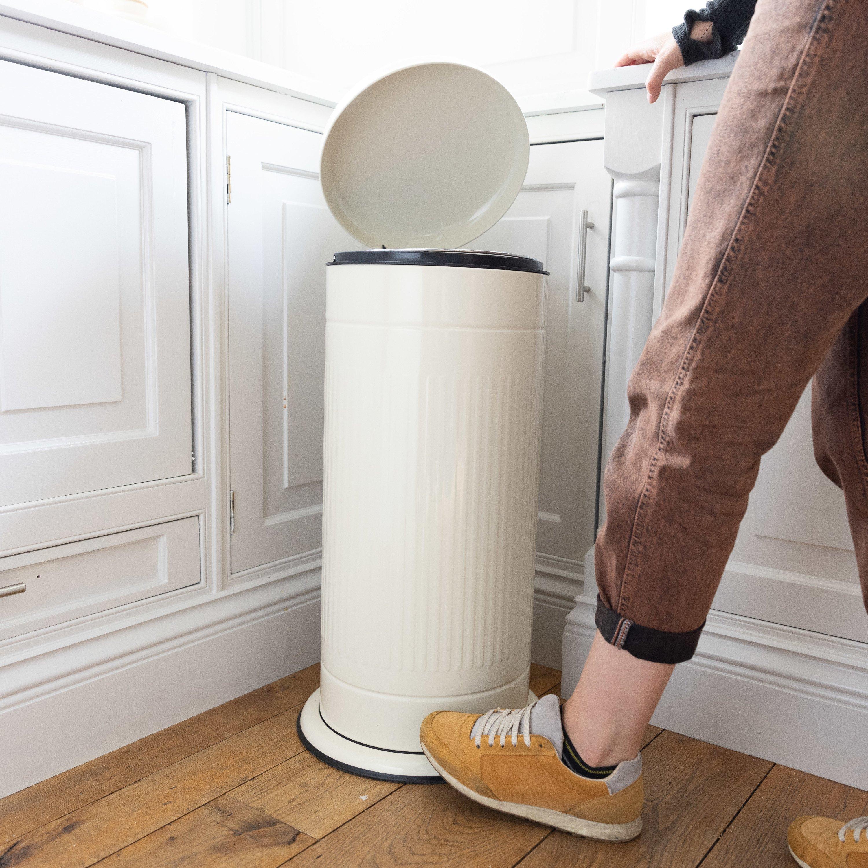 Cream - KitchenCraft - KitchenCraft Living Nostalgia 30 Litre Pedal Bin - 4