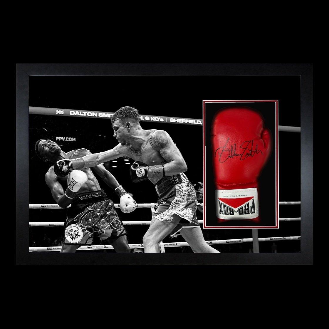 The Fan Cave  Dalton Smith Signed Glove Display Ii Red - 690x480mm