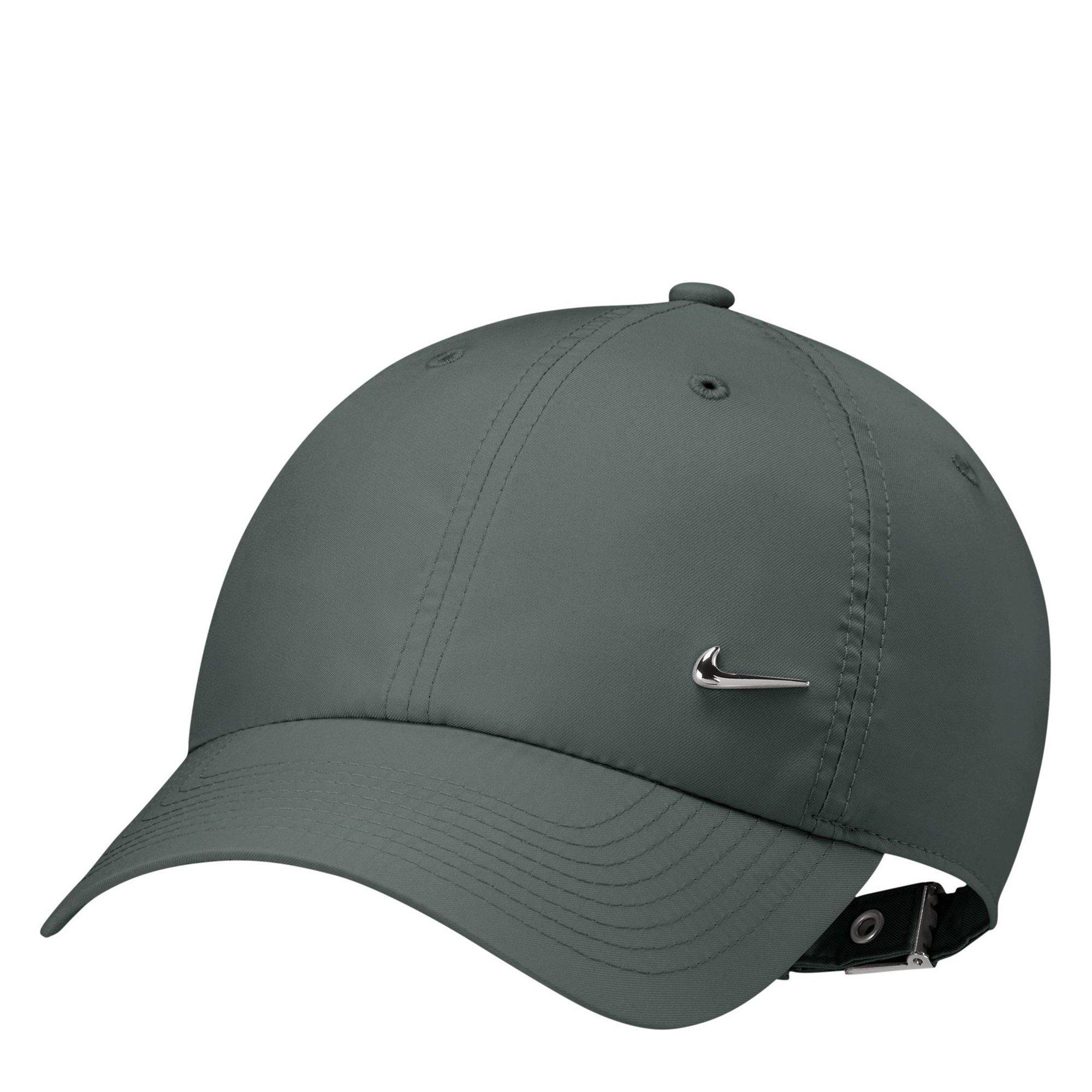Nike Dri FIT Club Metal Swoosh Cap