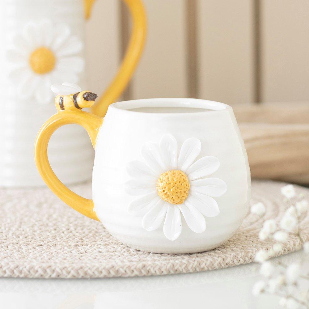 White - Something Different - 3D Daisy and Honey Bee Mug - 1