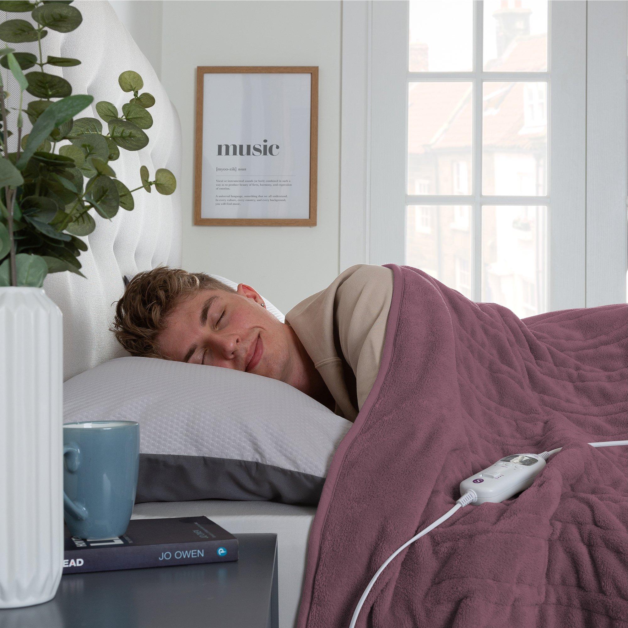 Plum - Slumberdown - Comfy Hugs Heated Throw - 3