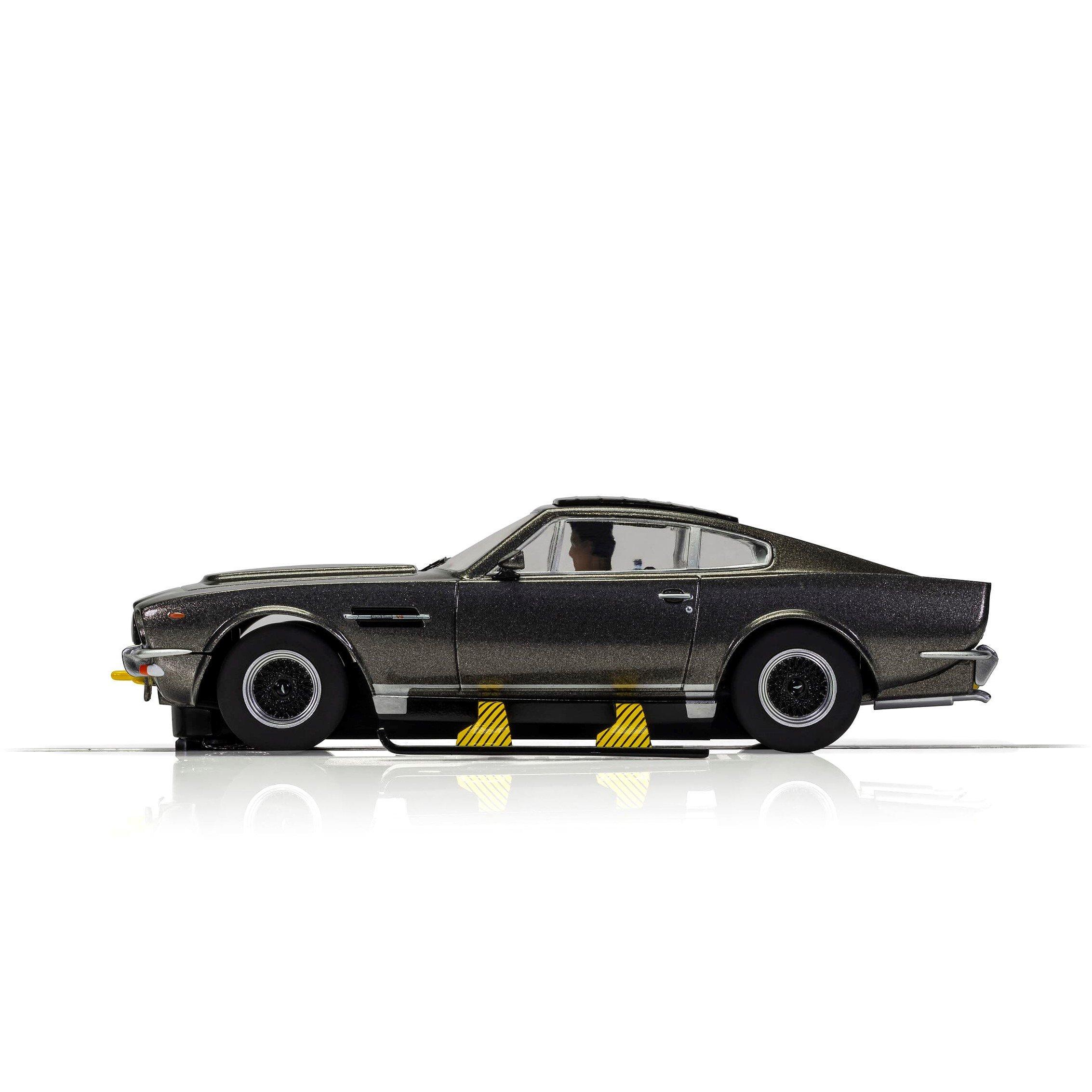 Merchandise - Scalextric - James Bond Aston Martin V8 - 3