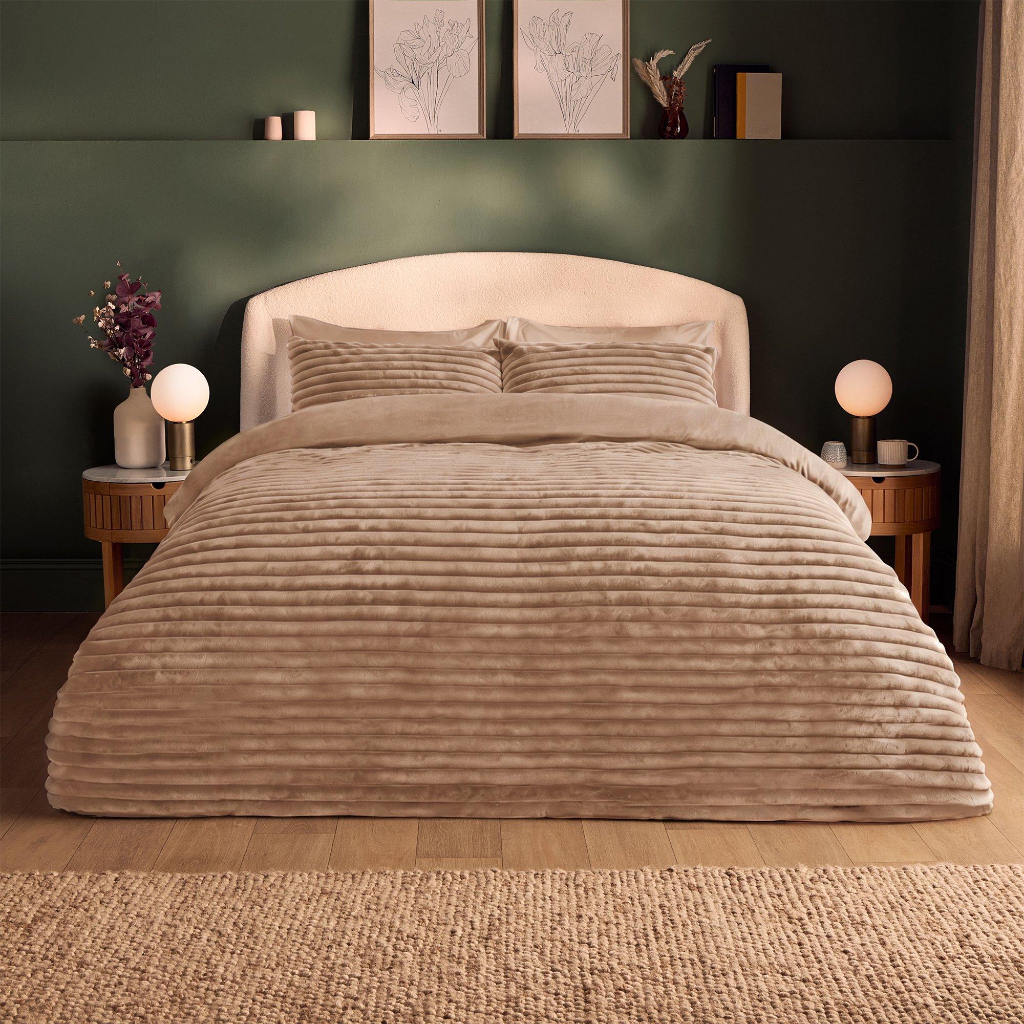 Ribbed Faux Fur Duvet Set