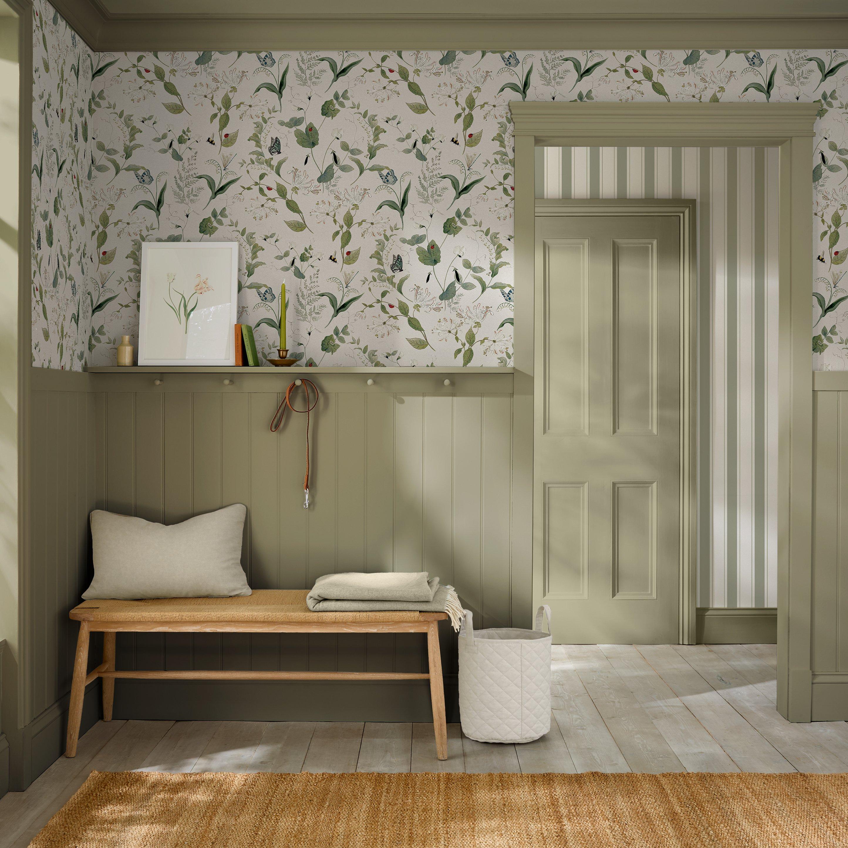 White - Sophie Allport - Wild Floral Langham White Wallpaper - 2