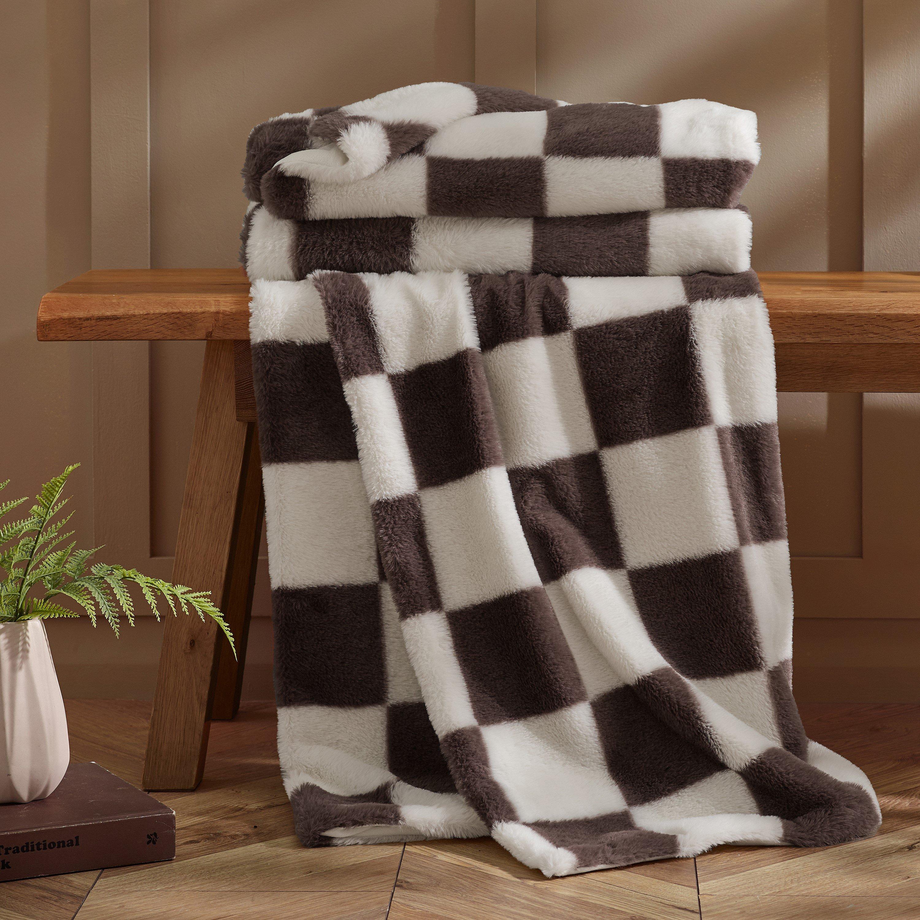Chocolate - Catherine Lansfield - Cosy Soft Checkerboard Fleece Blanket Throw - 1