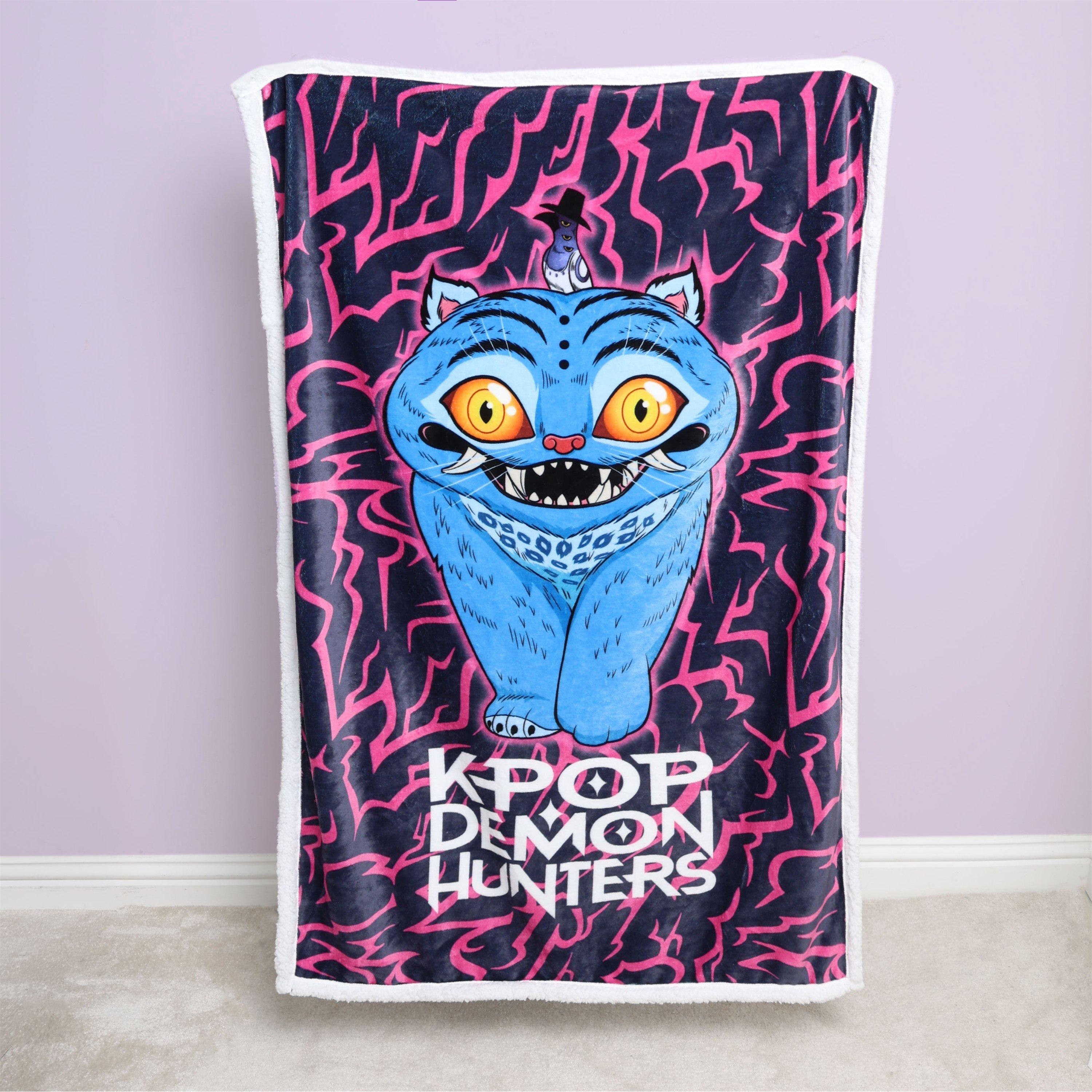 Pink - K Pop Demon Hunters - Kpop Demon Hunters Pink Sherpa Back Fleece Blanket - 2