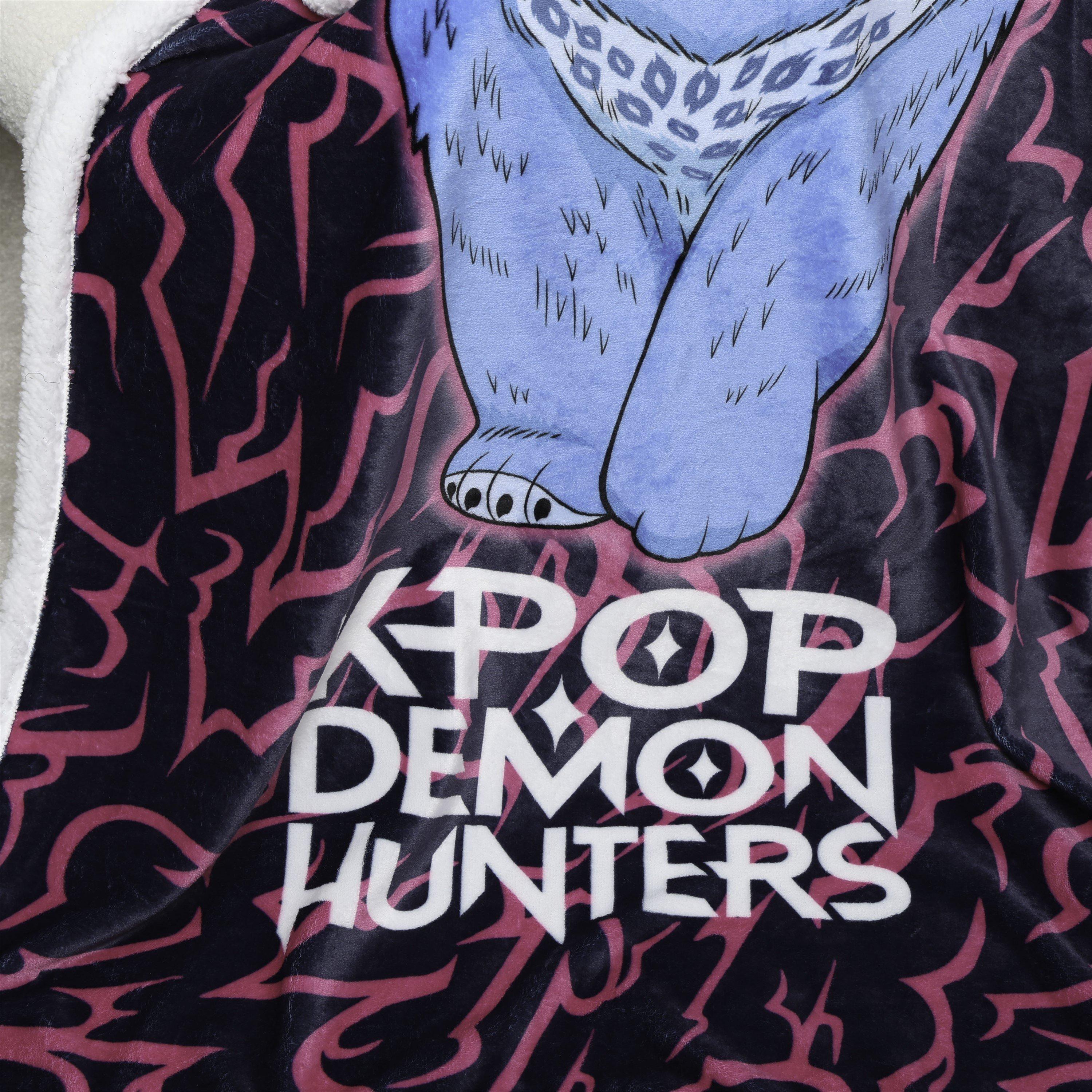 Pink - K Pop Demon Hunters - Kpop Demon Hunters Pink Sherpa Back Fleece Blanket - 3