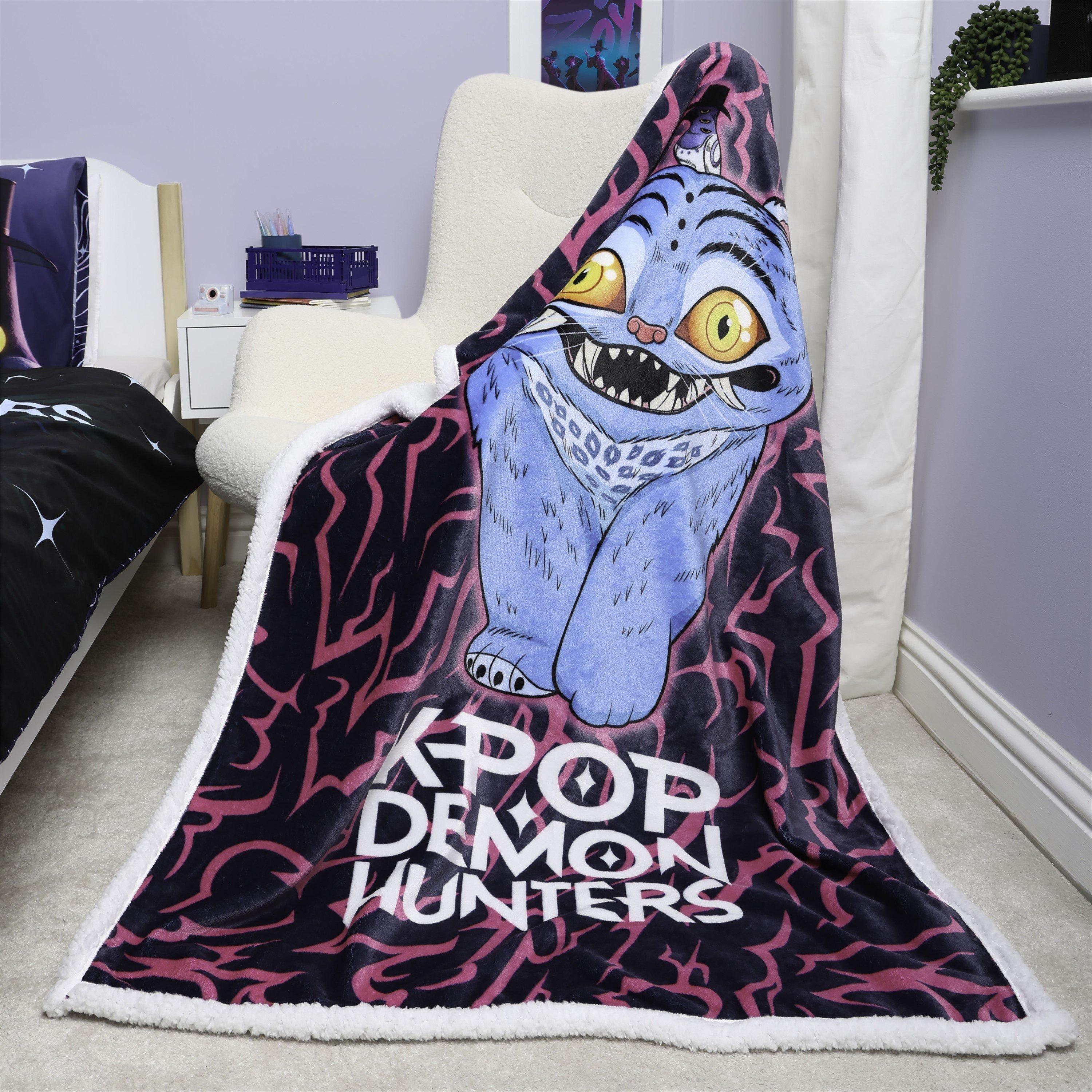 Pink - K Pop Demon Hunters - Kpop Demon Hunters Pink Sherpa Back Fleece Blanket - 5