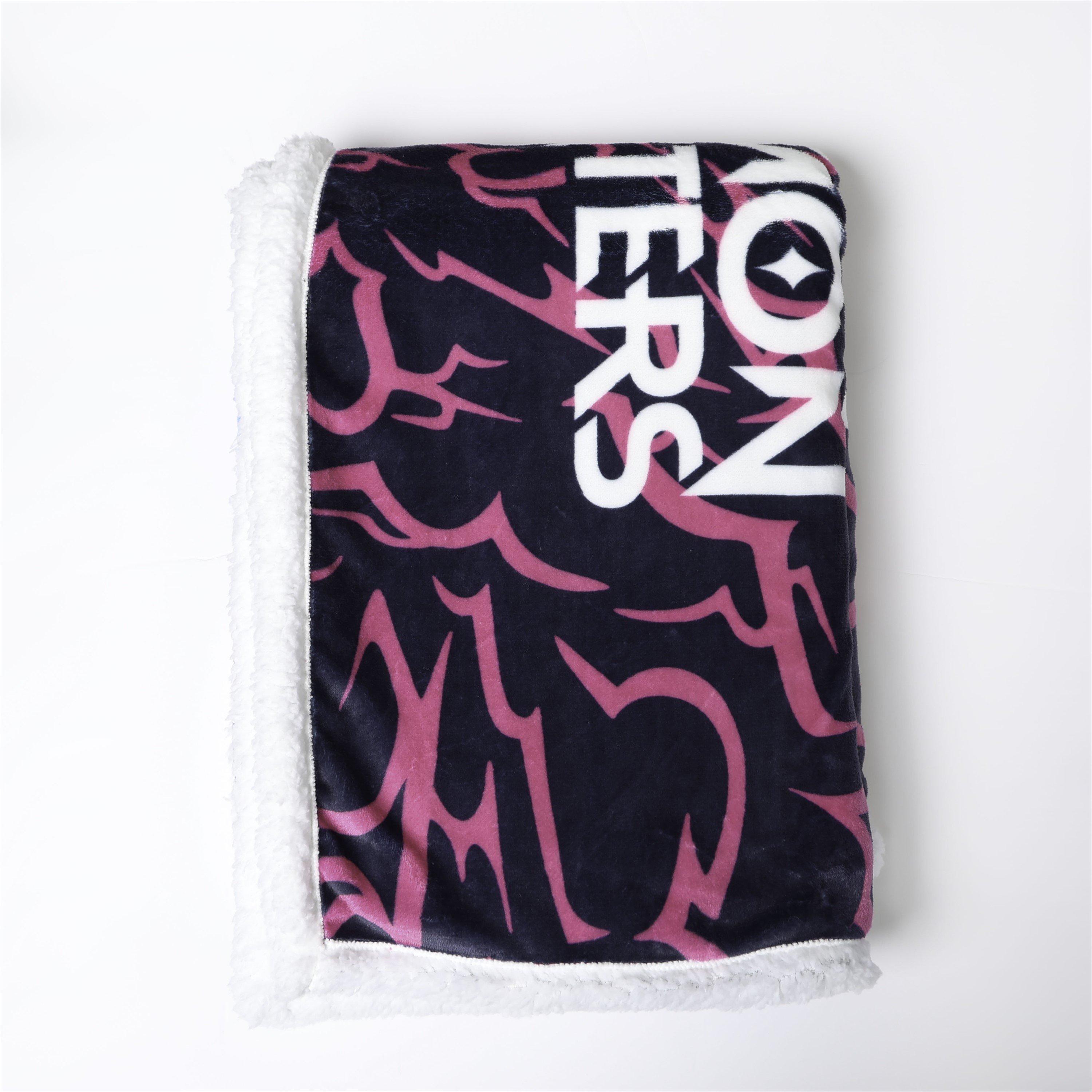 Pink - K Pop Demon Hunters - Kpop Demon Hunters Pink Sherpa Back Fleece Blanket - 8