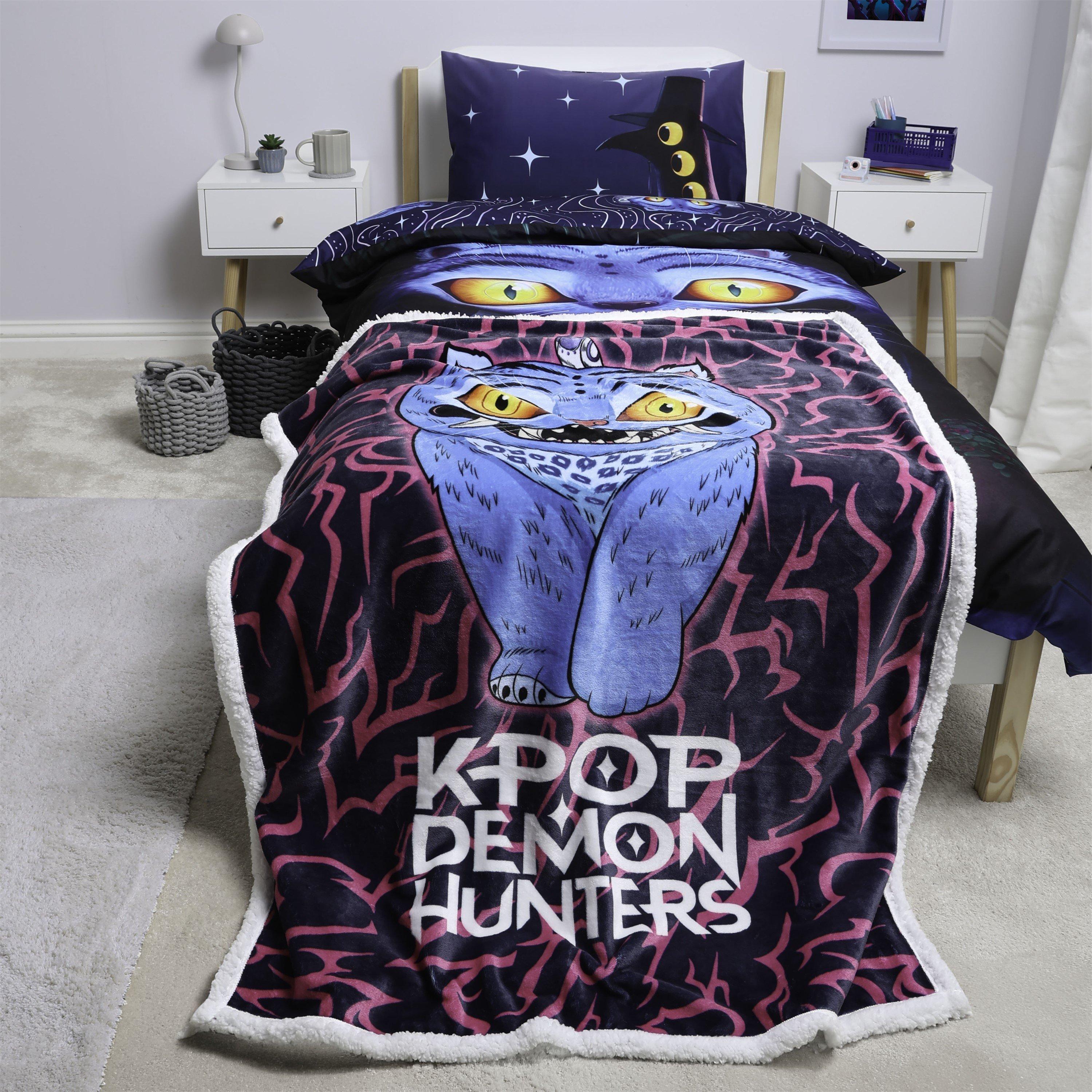 Pink - K Pop Demon Hunters - Kpop Demon Hunters Pink Sherpa Back Fleece Blanket - 9