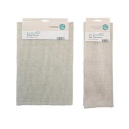 Country Club Table linen set - 1 table runner and 4 Placemats