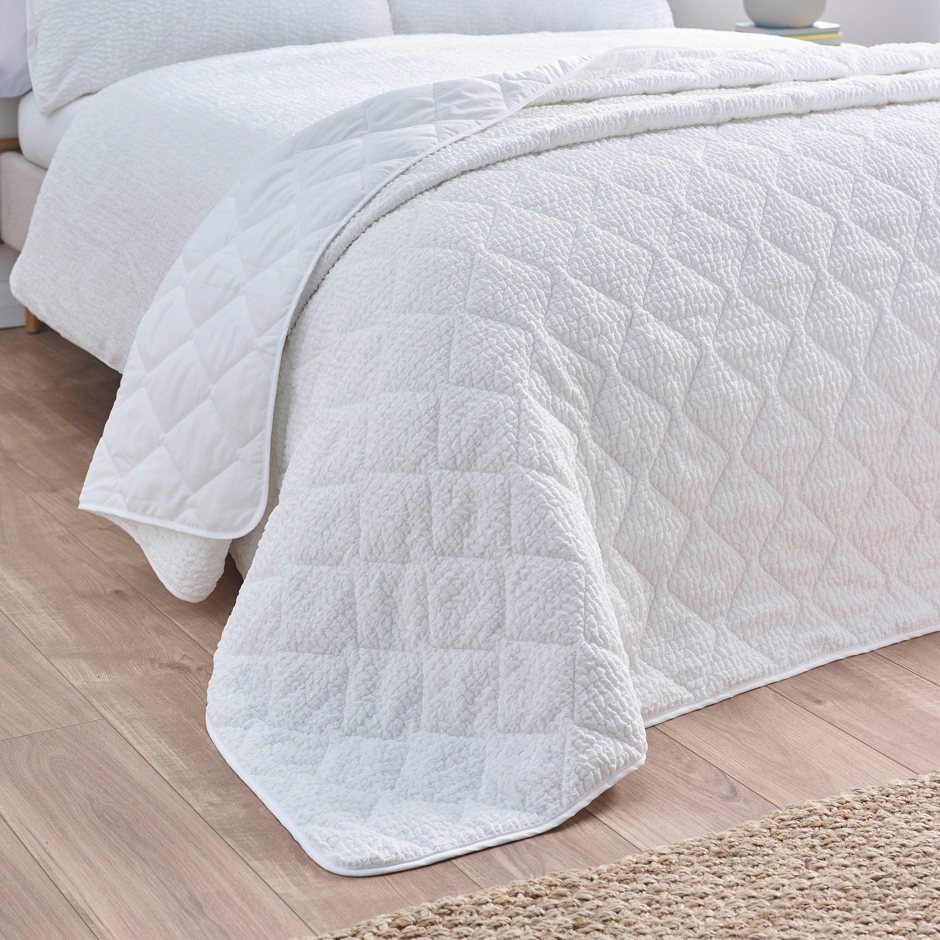 Crinkle Seersucker Texture Bedspread