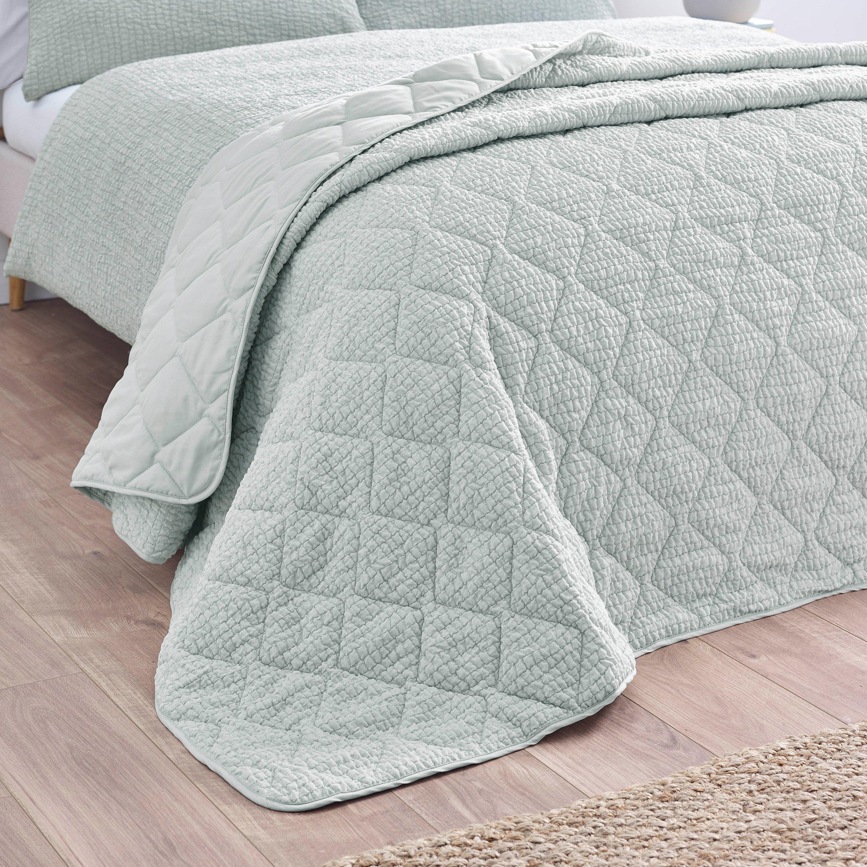 Crinkle Seersucker Texture Bedspread