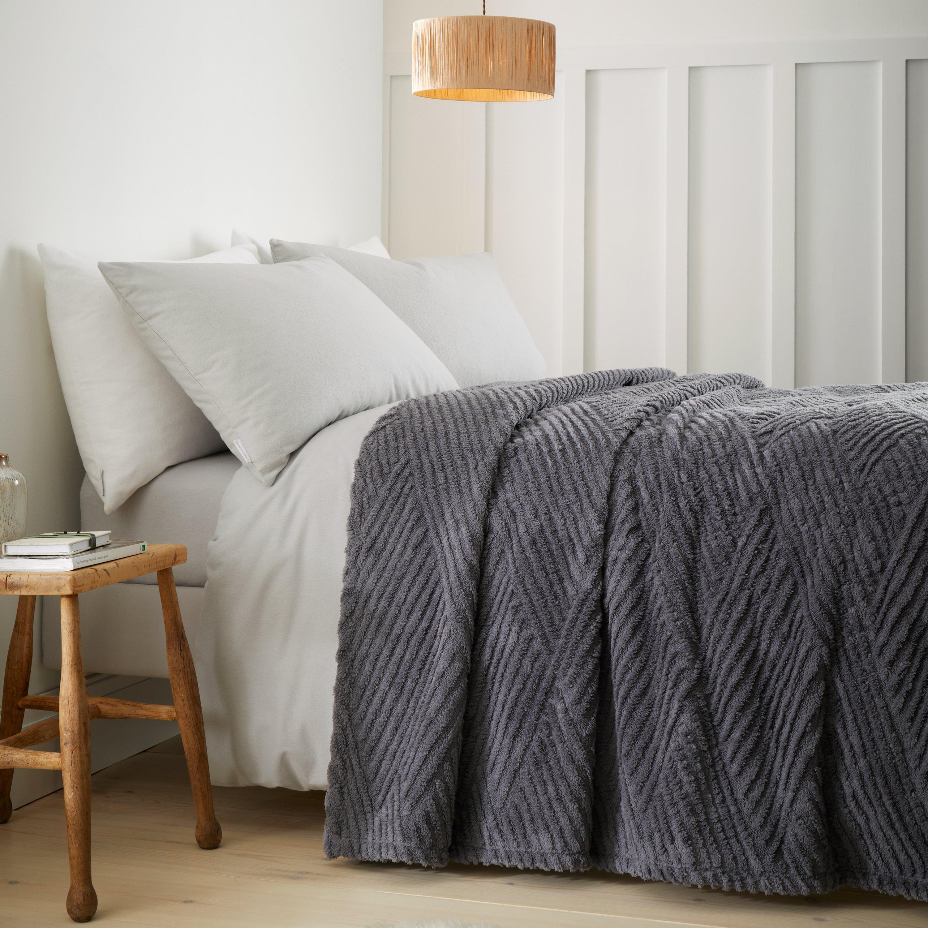 Charcoal Grey - Catherine Lansfield - Heat Buddy Cosy Super Thermal Blanket Bedspread - 1