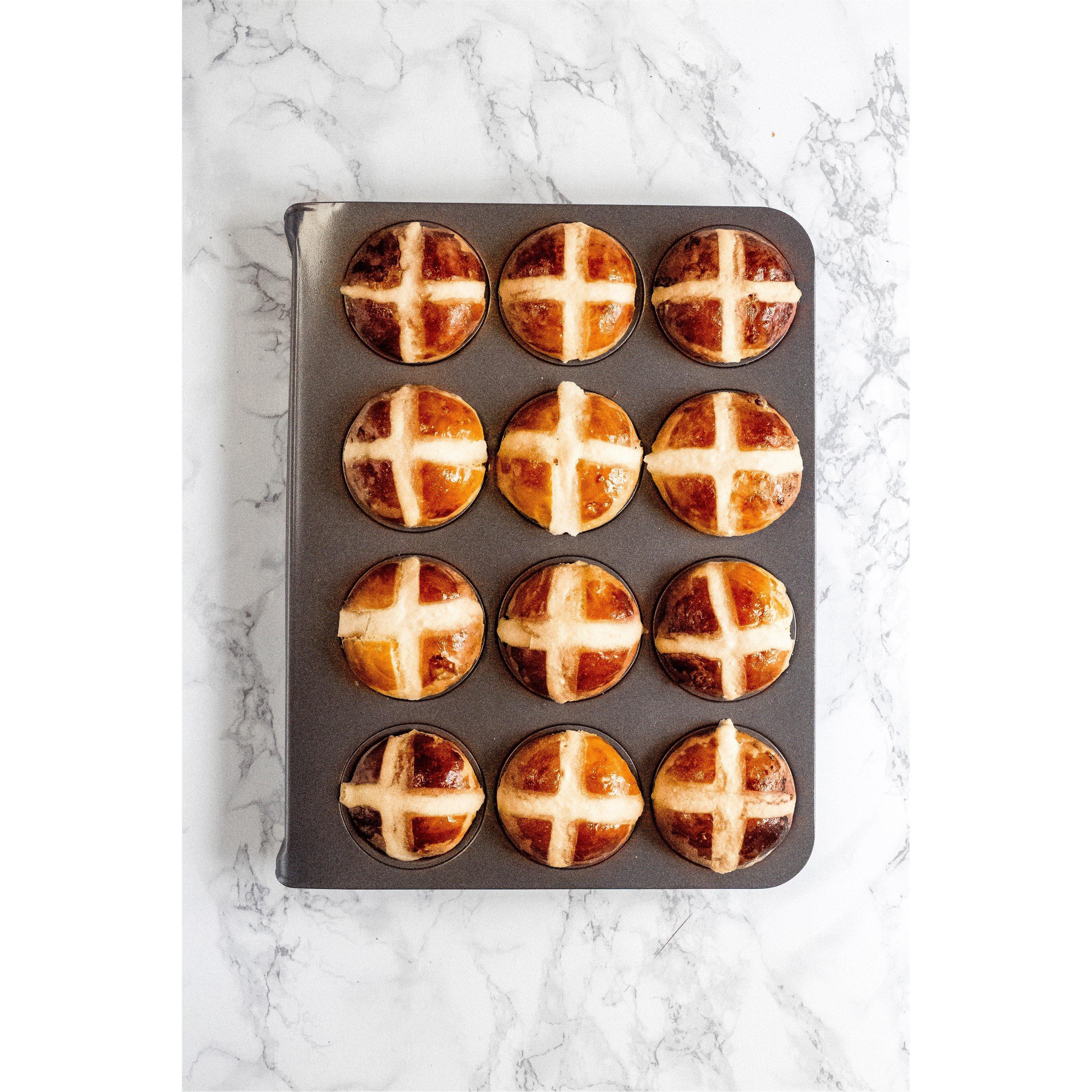 Grey - MasterClass - MasterClass Smart Stack Non-Stick Muffin Tin - 3