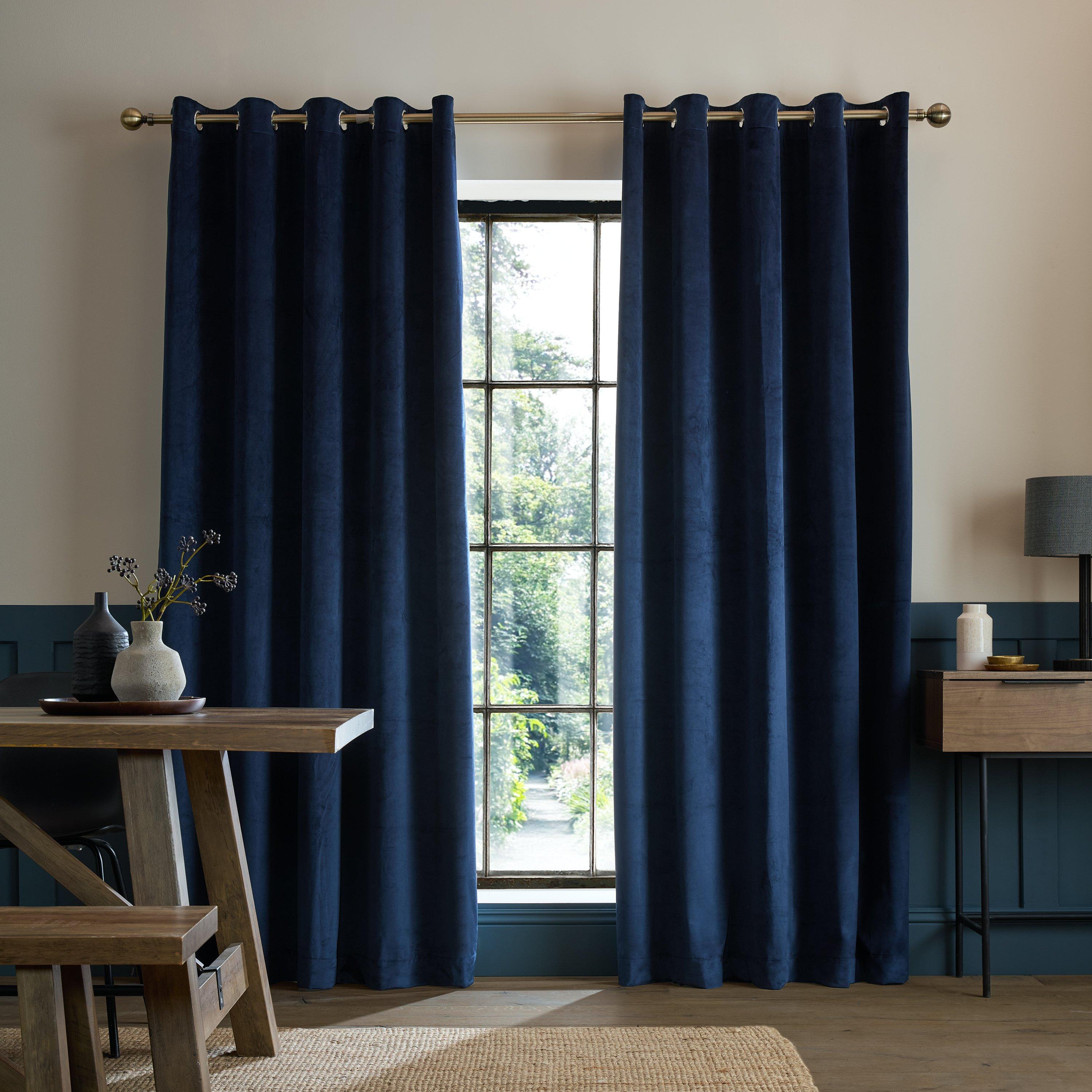 Catherine Lansfield  Super Thermal Blackout Matt Velour Eyelet Curtains - Navy - 168x229cm