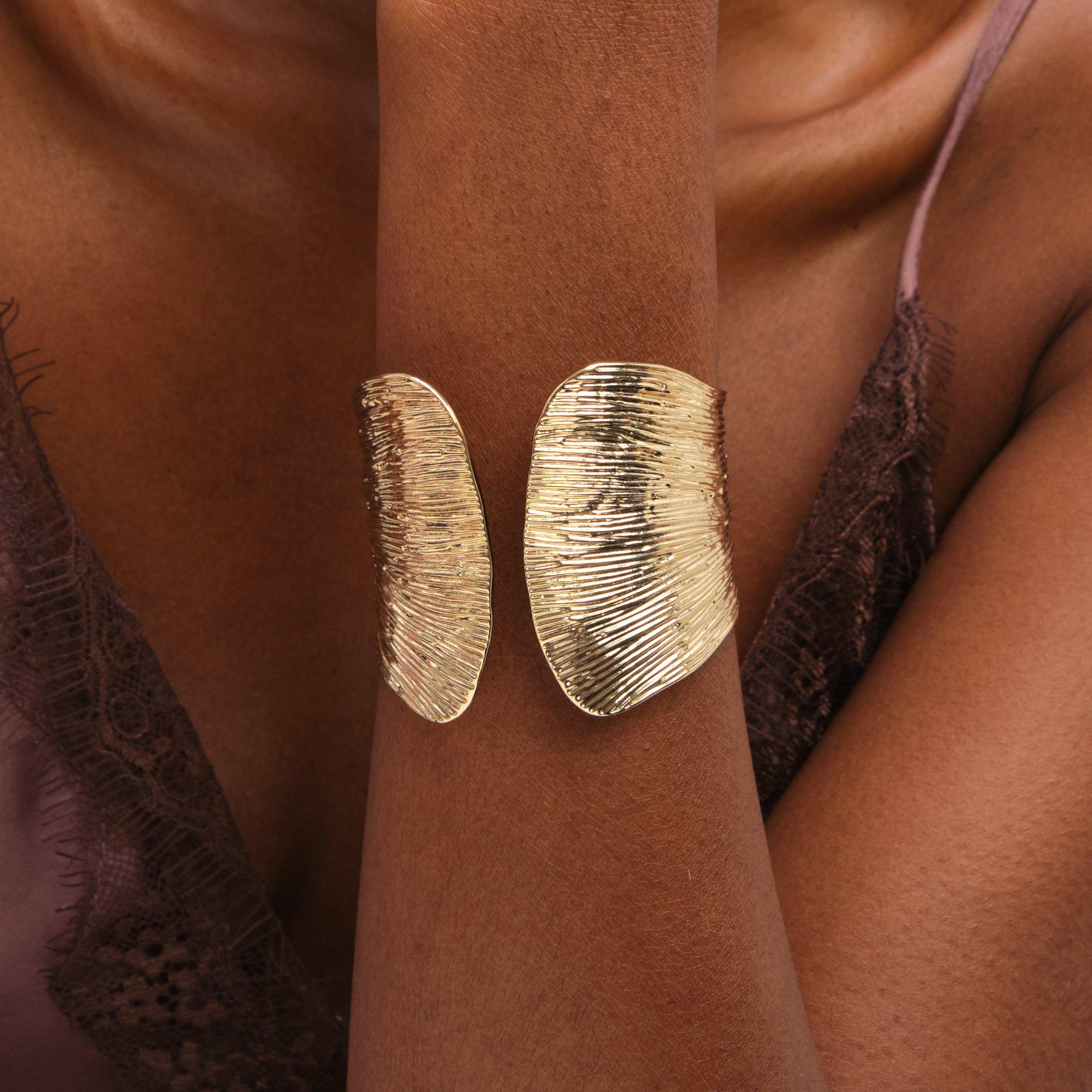 Gold - Inicio - Gold Plated Textured Cuff - Gift Pouch - 2