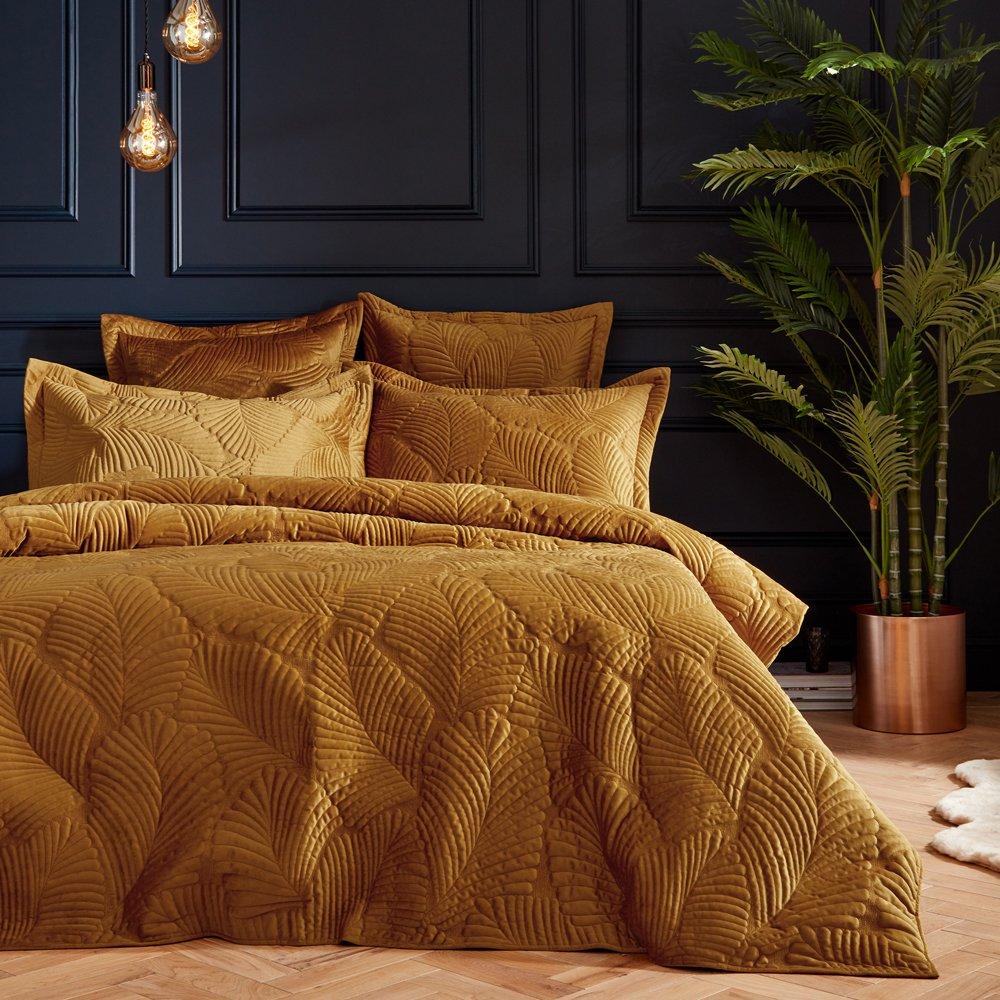 Paoletti  Palmeria Quilted Velvet Duvet Set - Gold - King
