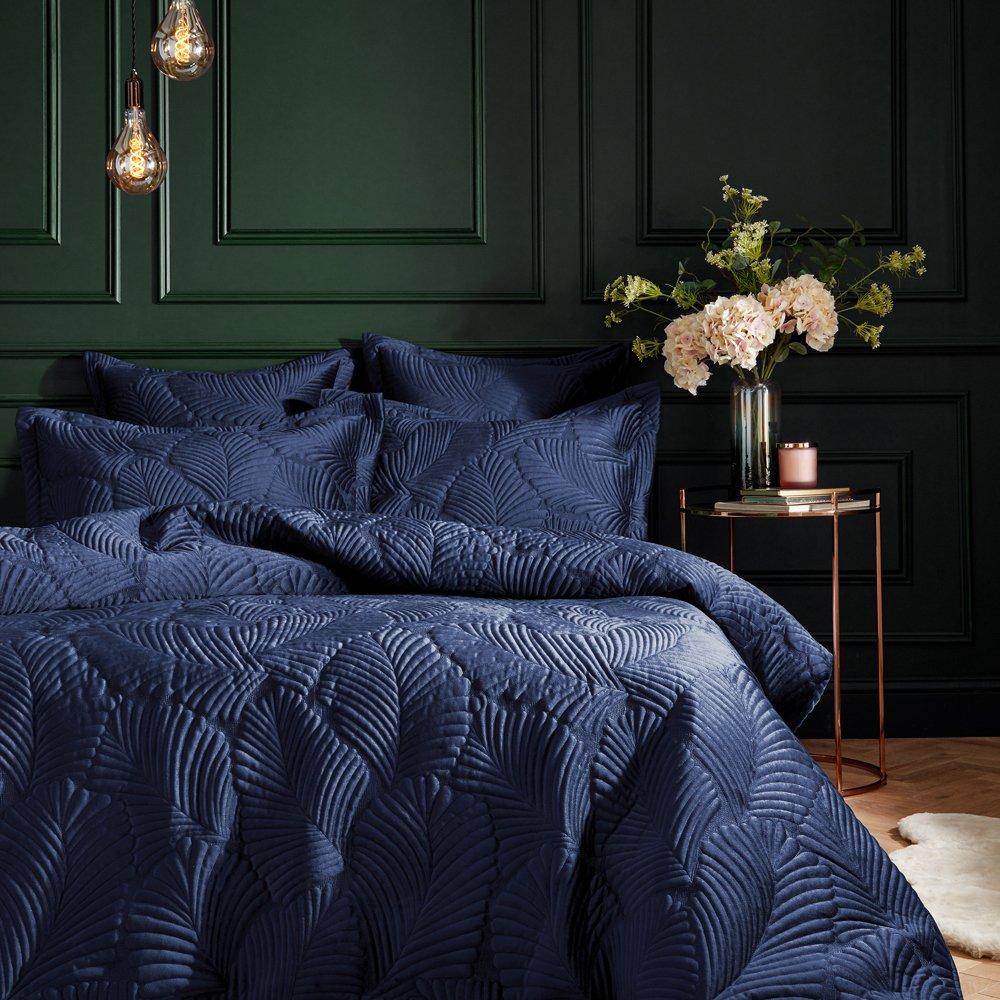 Paoletti  Palmeria Quilted Velvet Duvet Set - Navy - King