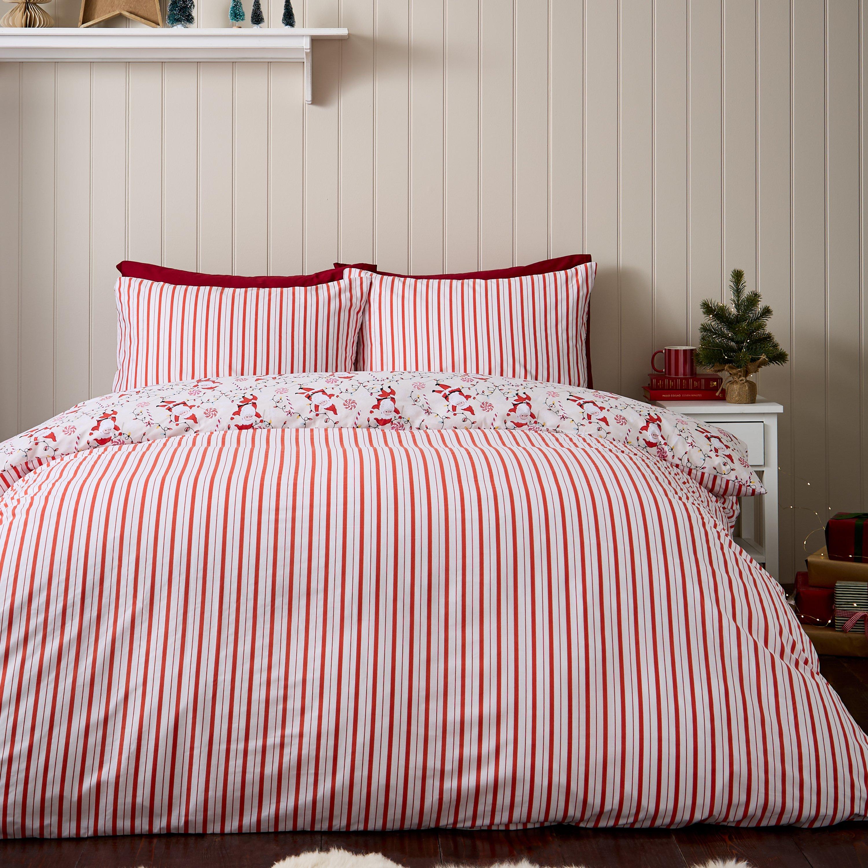 Red - Catherine Lansfield - Christmas Santas Reversible Duvet Cover Set Red - 2