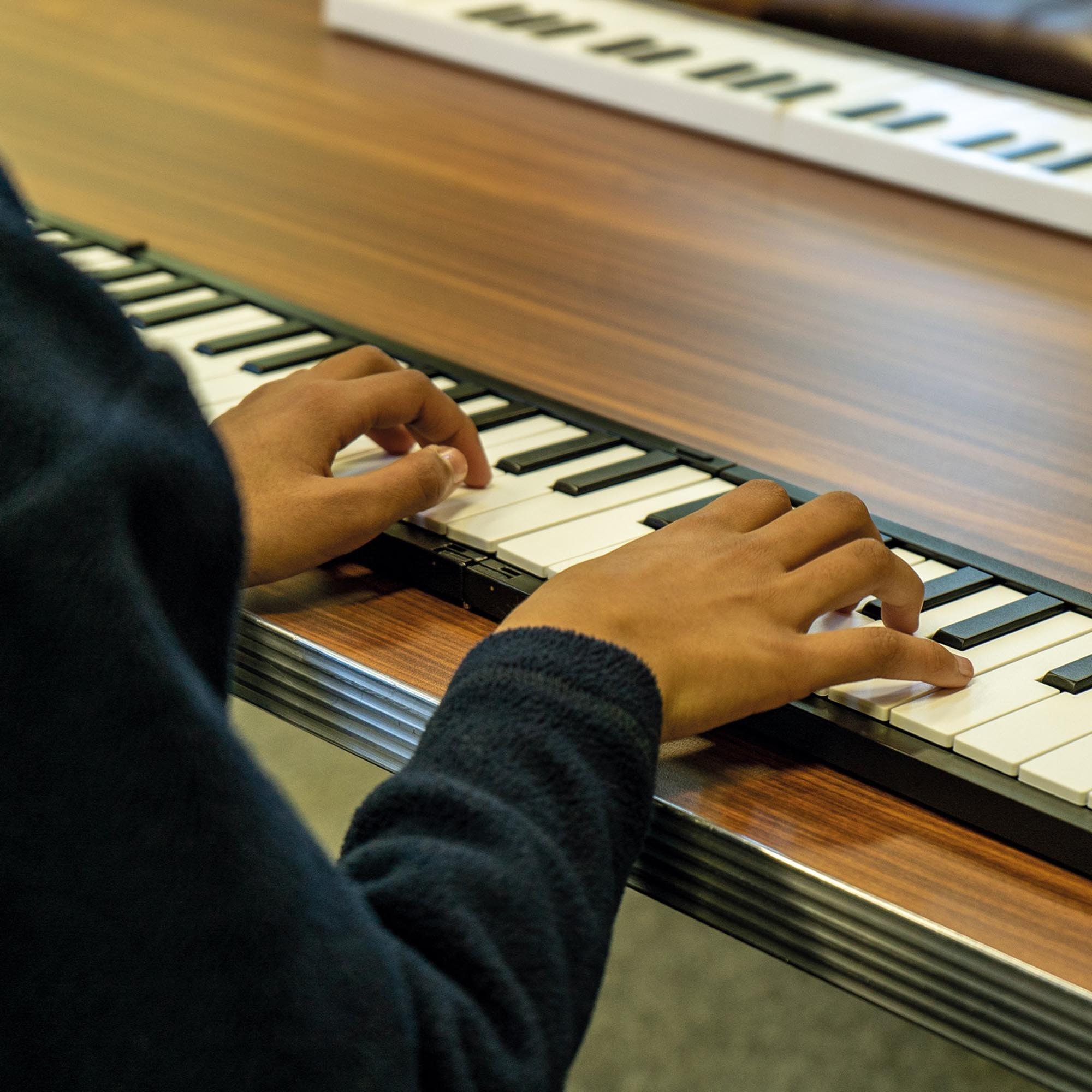 Black - Carry-On - 88 Key Folding Piano - 5