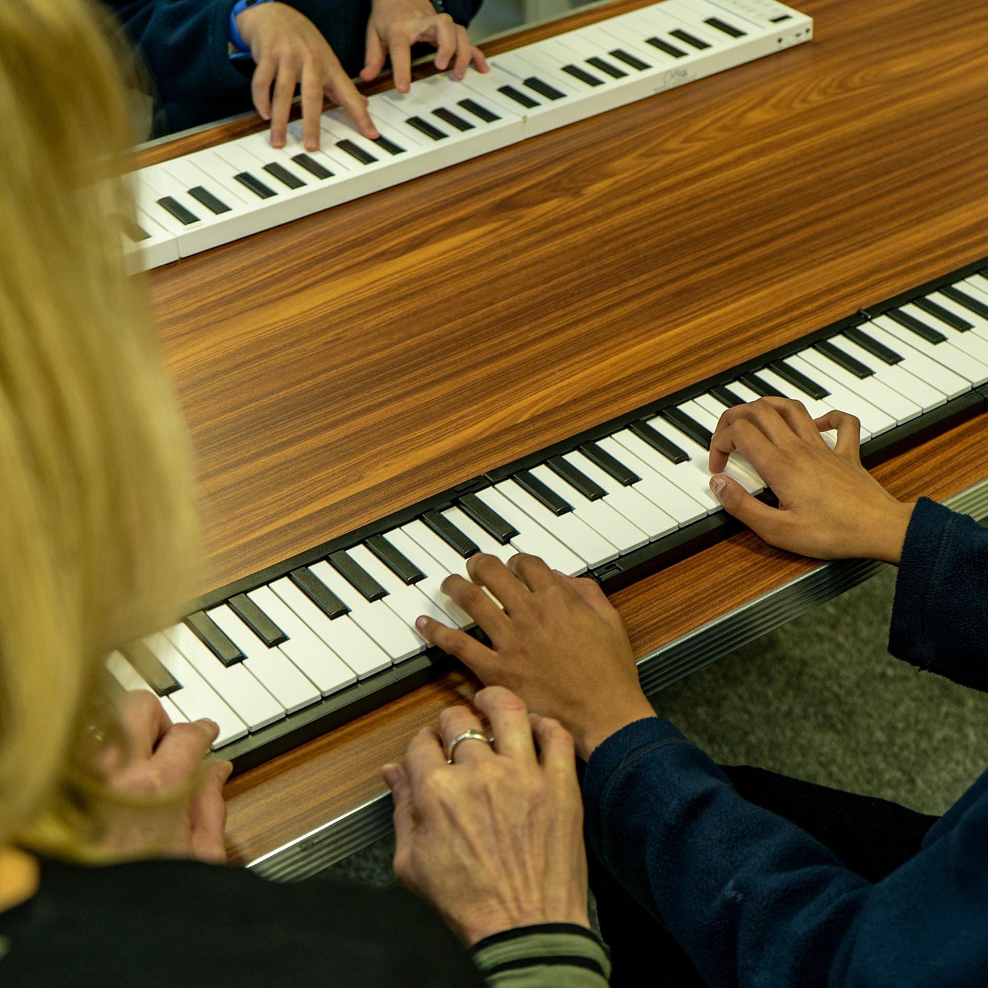 Black - Carry-On - 88 Key Folding Piano - 6