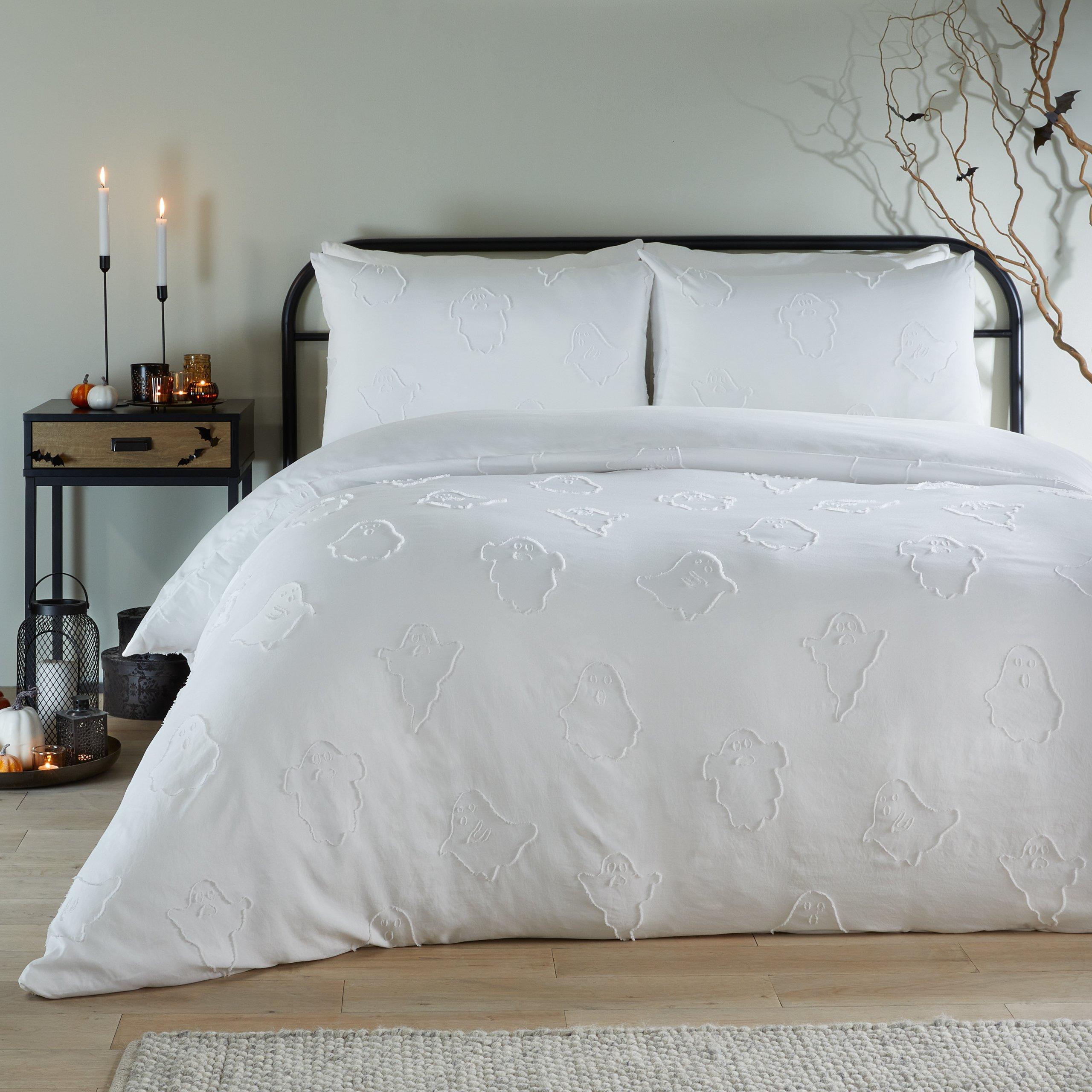 White - Duvet Day - Ghostly Ghouls Soft Touch Tufted Duvet Set - 2
