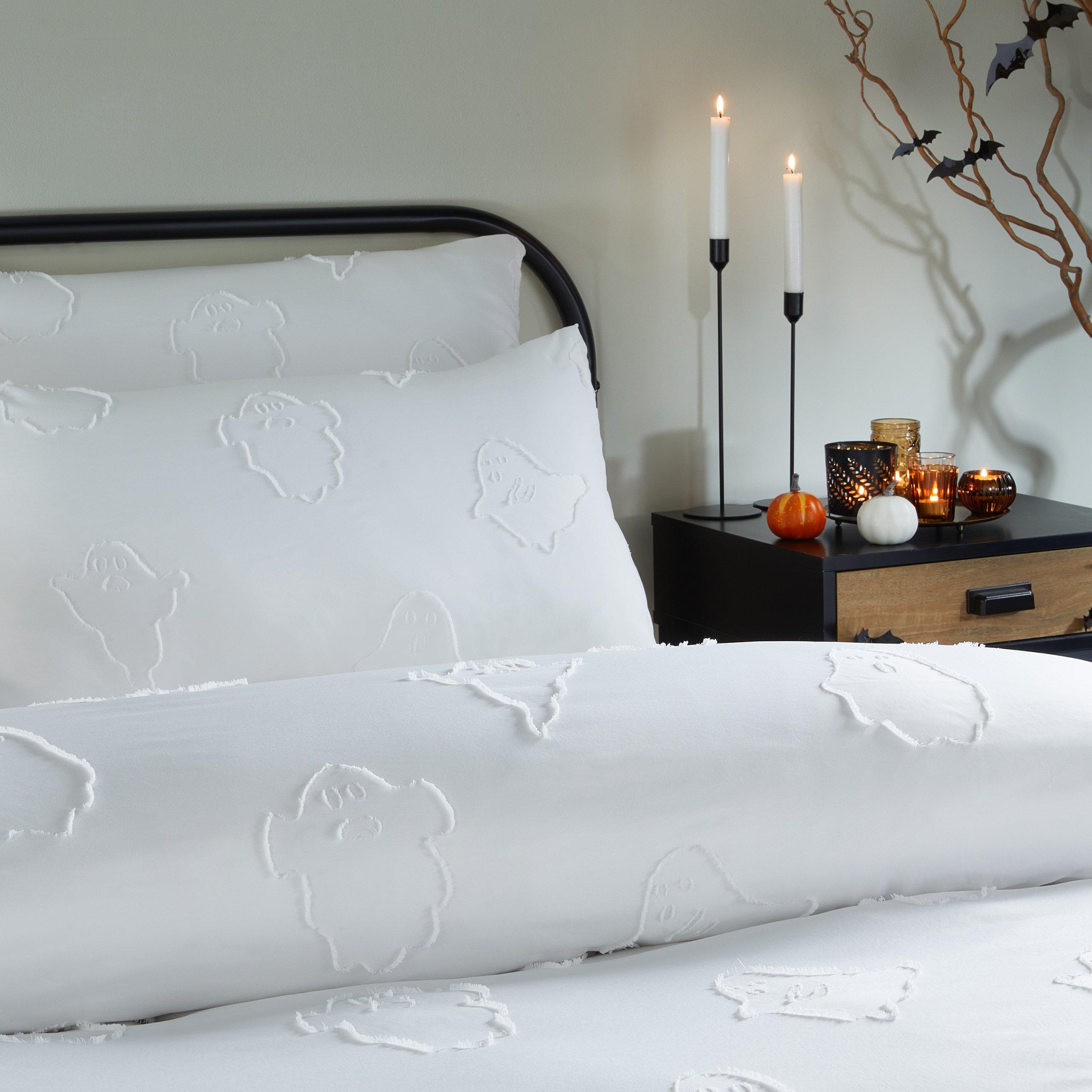 White - Duvet Day - Ghostly Ghouls Soft Touch Tufted Duvet Set - 3