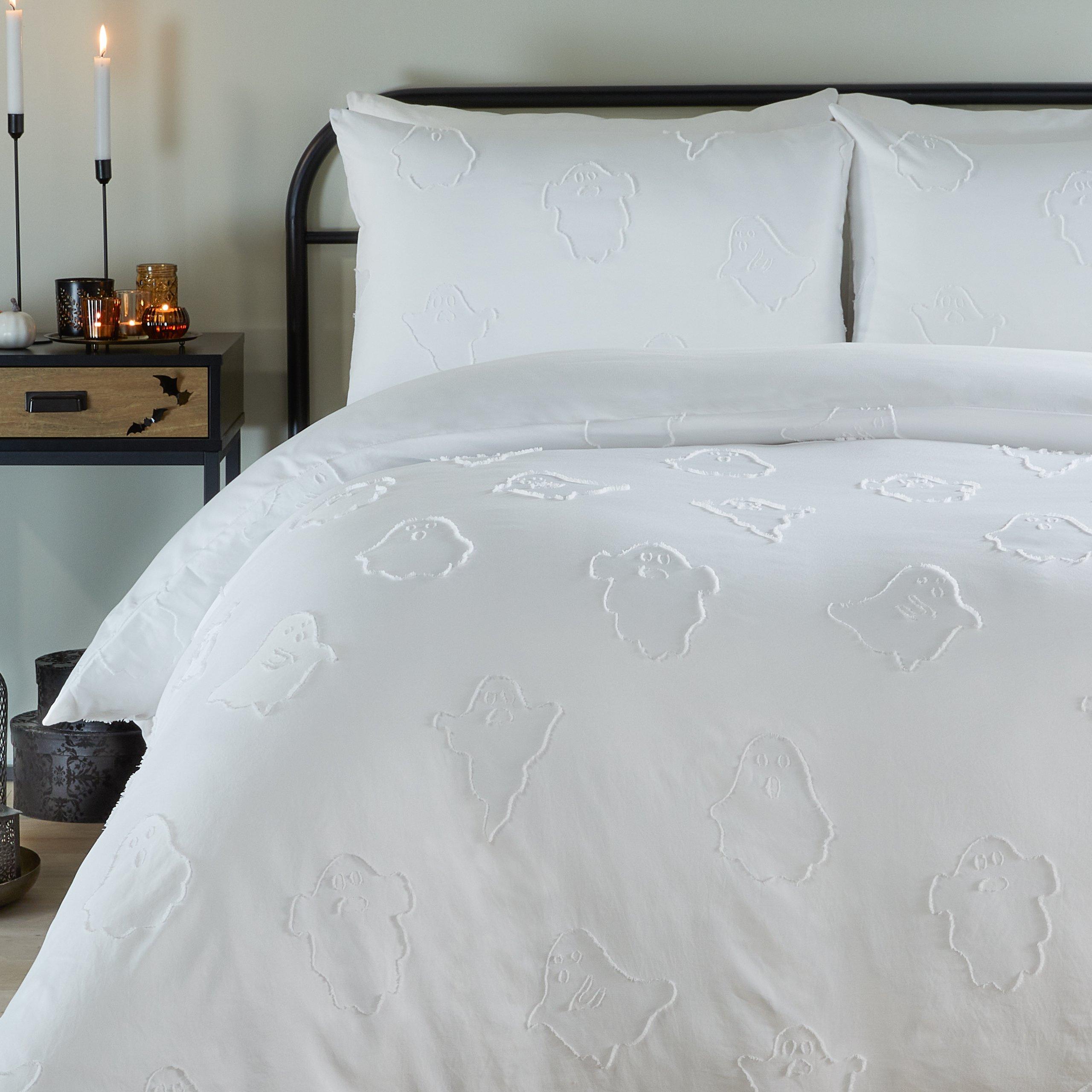 White - Duvet Day - Ghostly Ghouls Soft Touch Tufted Duvet Set - 4