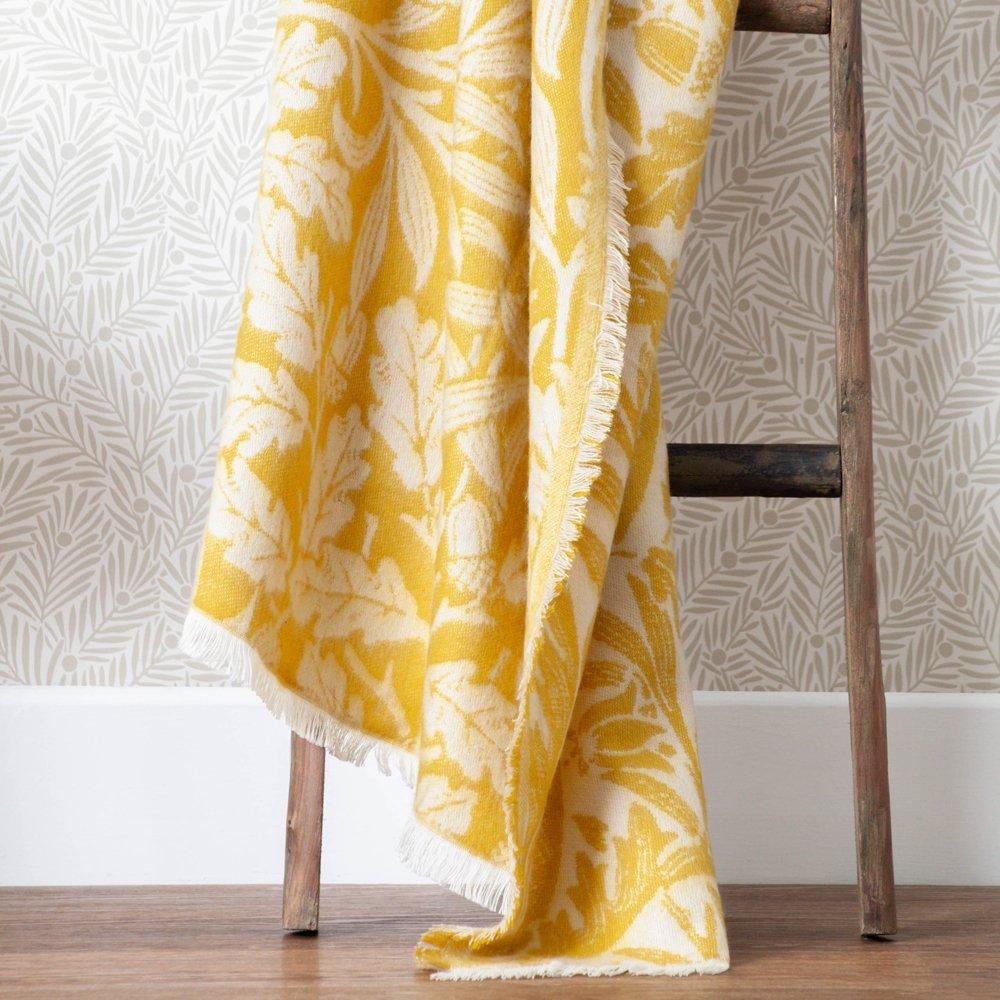 Morris And Co  Acorn Tonal Jacquard Throw - Gold - 130x170cm
