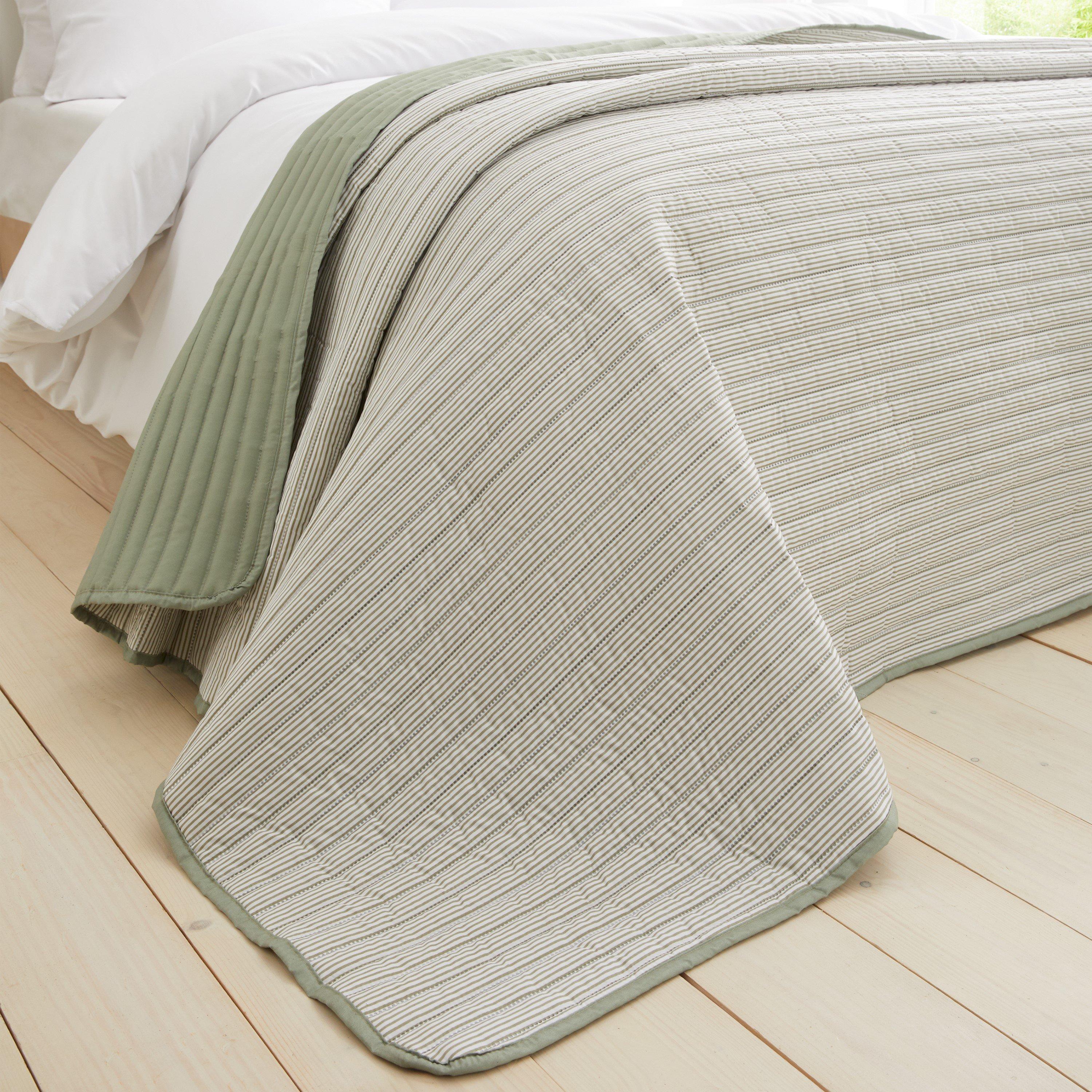 Catherine Lansfield  Stripe Quilted Reversible Bedspread - Green - 220x230cm