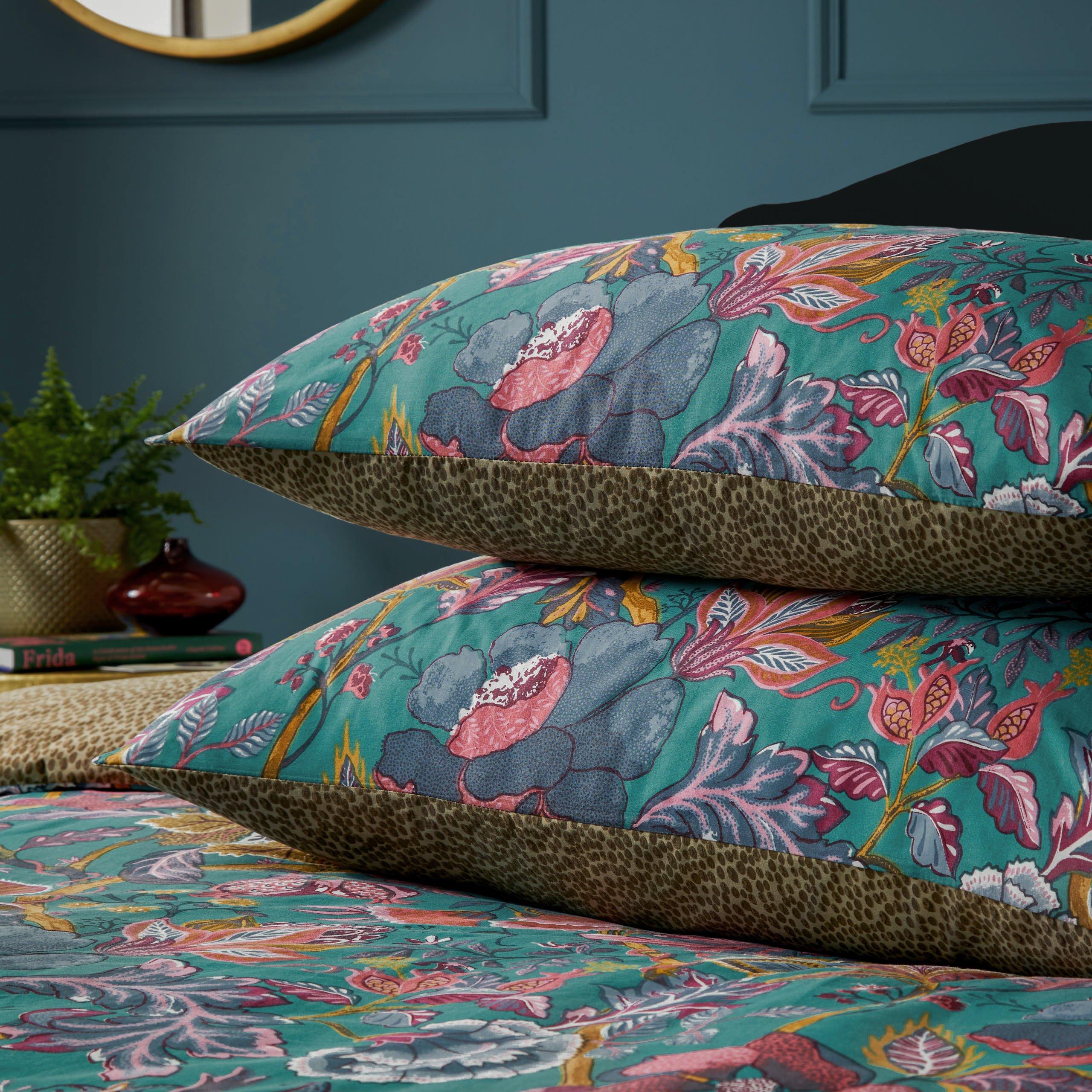 Cerise - Wylder - Viranai Exotic Floral Duvet Set - 3