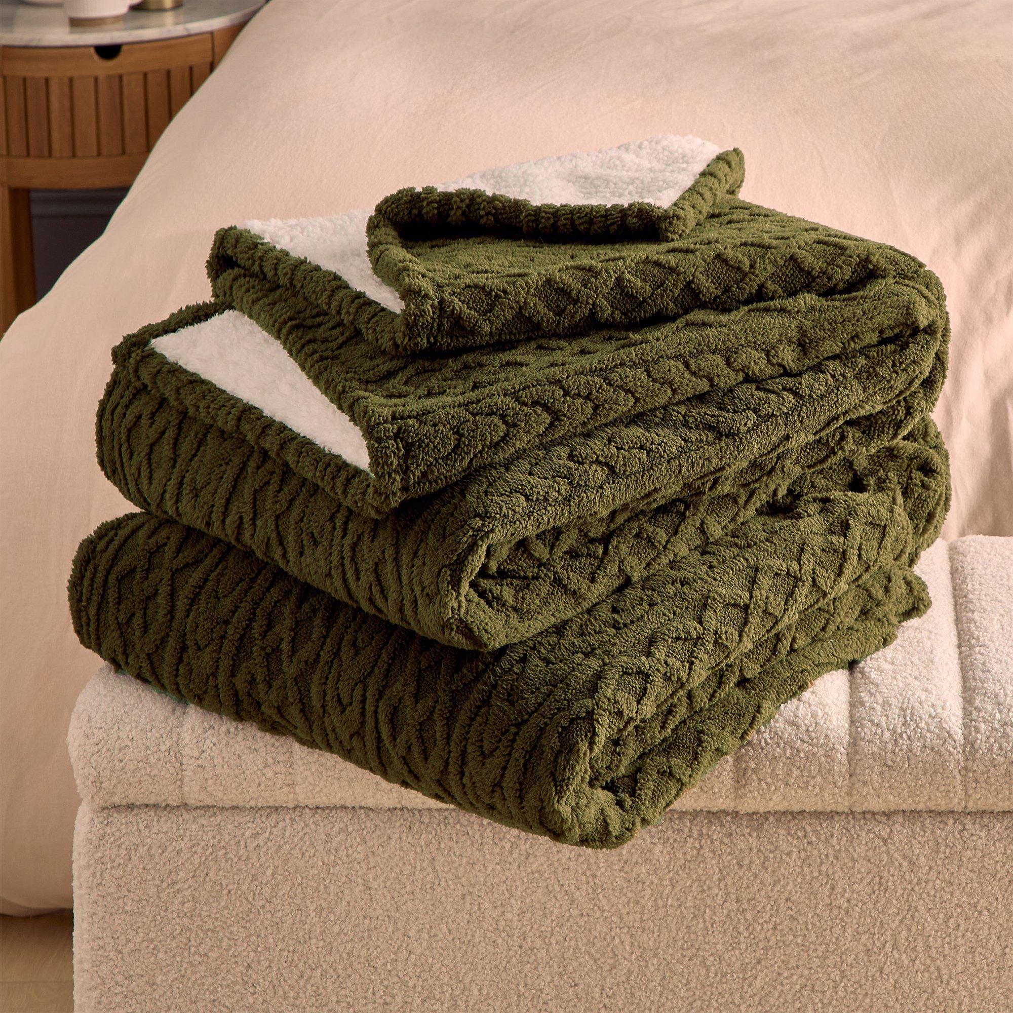 Olive - Silentnight - Heat Genie Self Heating Giant Cable Knit Blanket - 1