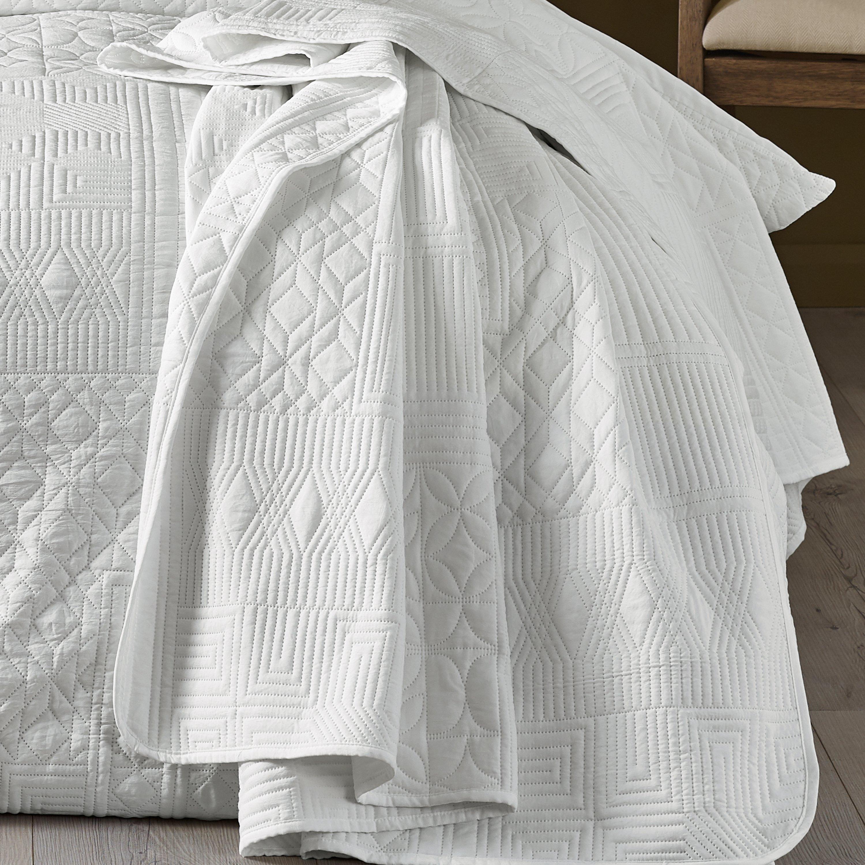 Catherine Lansfield  Folkstone Geo Bedspread - White - 220x230cm